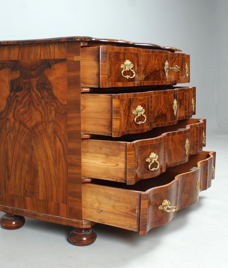 18th Century Baroque Chest of Drawers, Walnut For Sale at 1stDibs