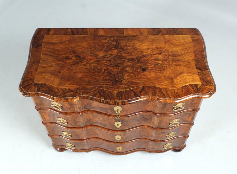 18th Century Baroque Chest of Drawers, Walnut For Sale at 1stDibs