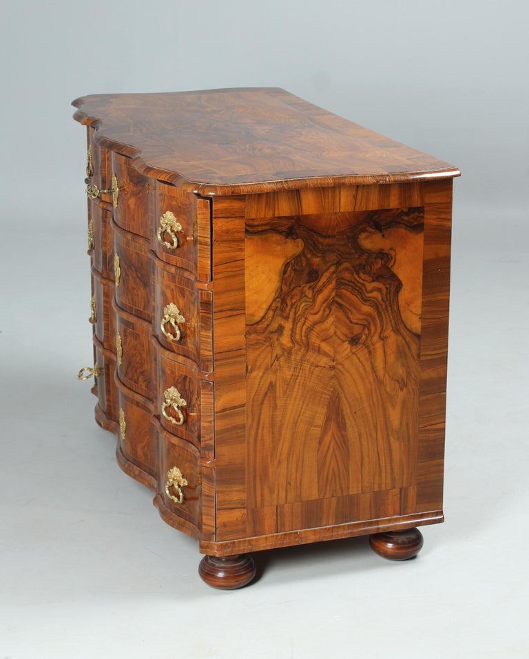 18th Century Baroque Chest of Drawers, Walnut For Sale at 1stDibs