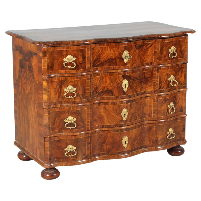 18th Century Baroque Chest of Drawers, Walnut For Sale at 1stDibs