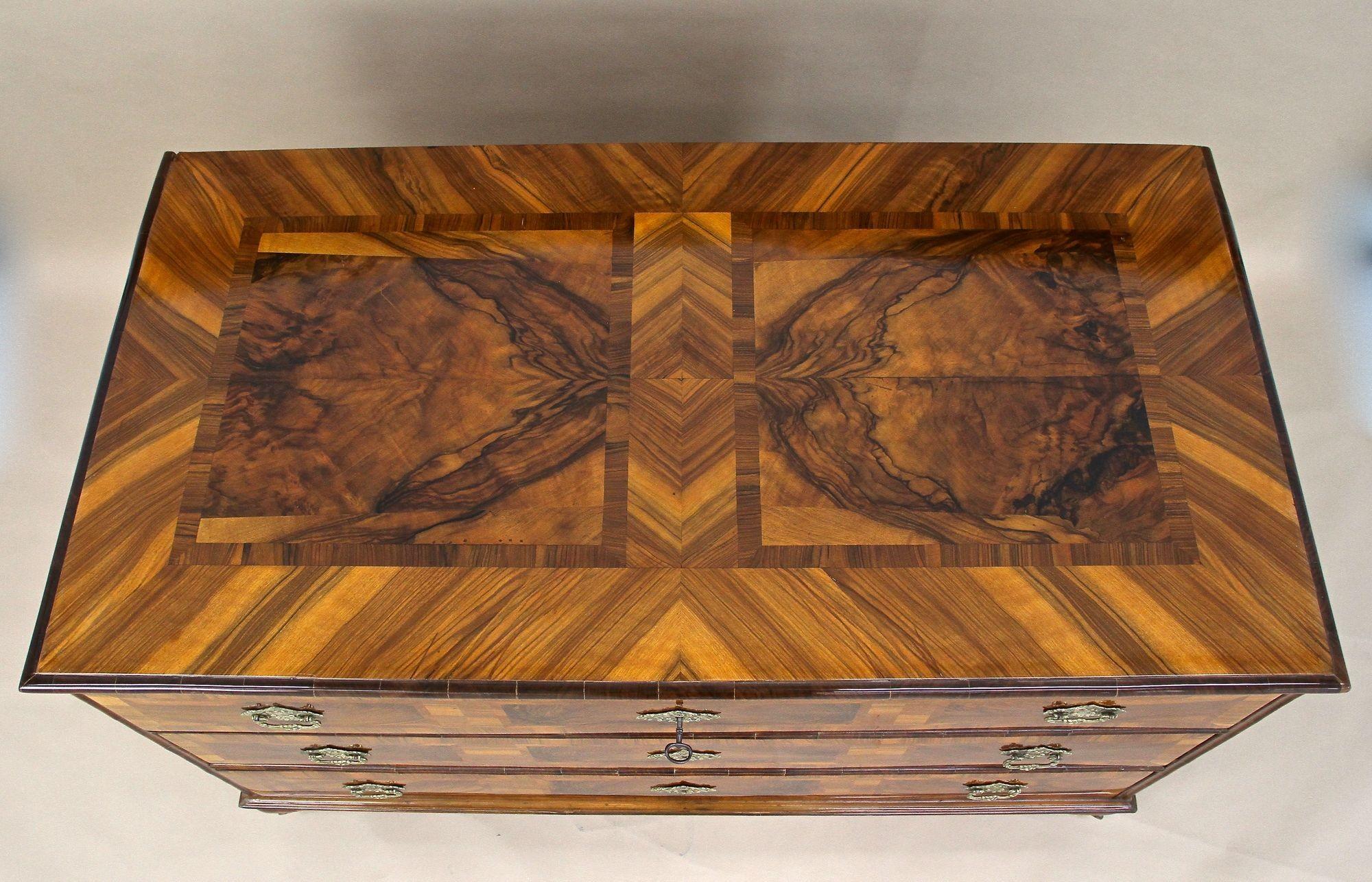 Cassettiera barocca/classica del XVIII secolo, legno di noce, Austria 1780 ca. in vendita 3