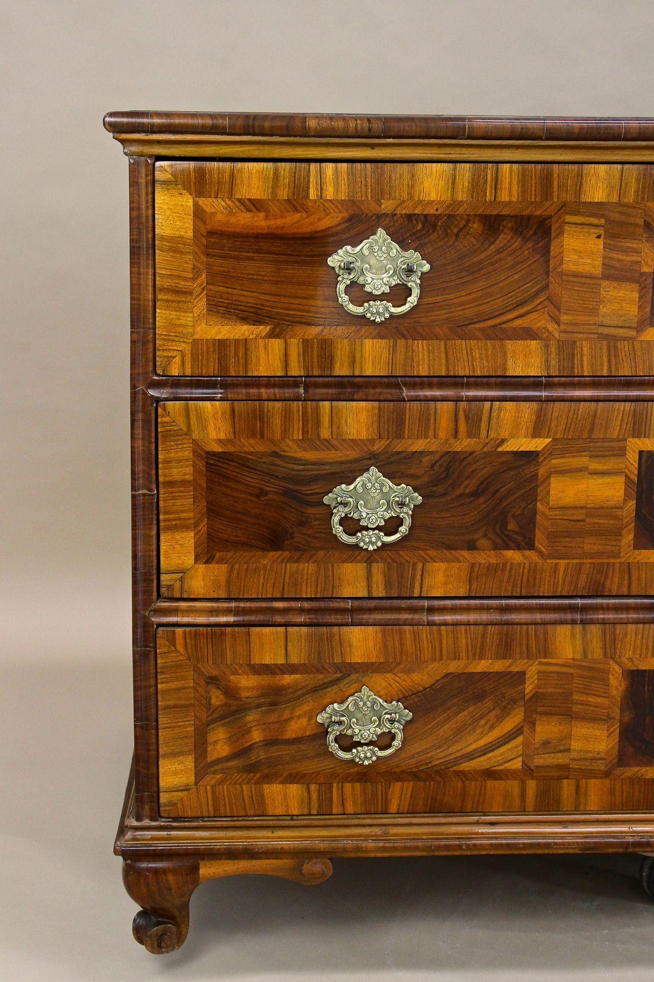 Cassettiera barocca/classica del XVIII secolo, legno di noce, Austria 1780 ca. in vendita 7