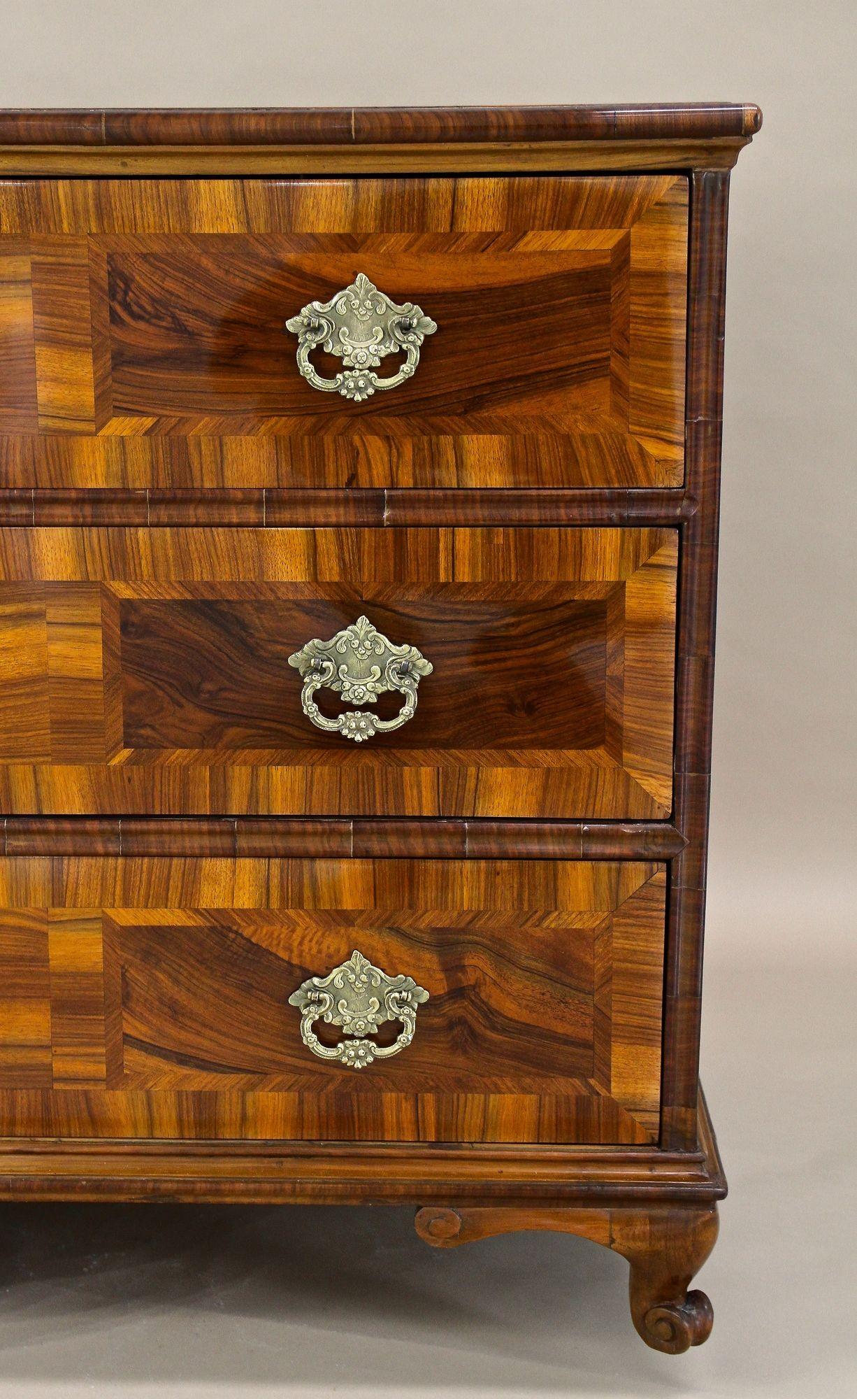 Cassettiera barocca/classica del XVIII secolo, legno di noce, Austria 1780 ca. in vendita 8