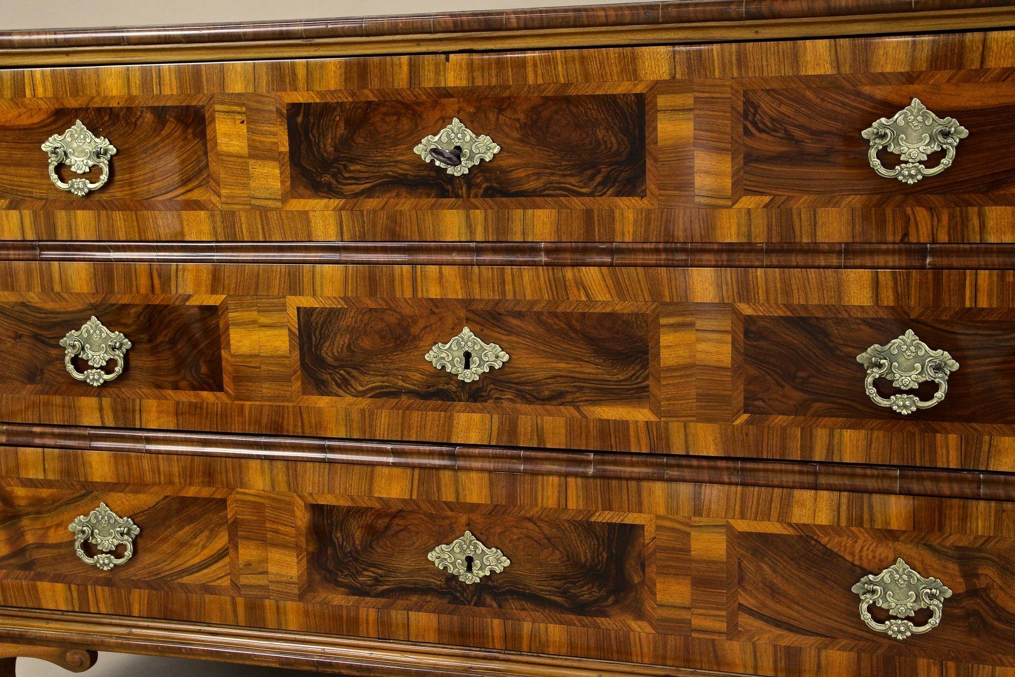 Cassettiera barocca/classica del XVIII secolo, legno di noce, Austria 1780 ca. in vendita 9