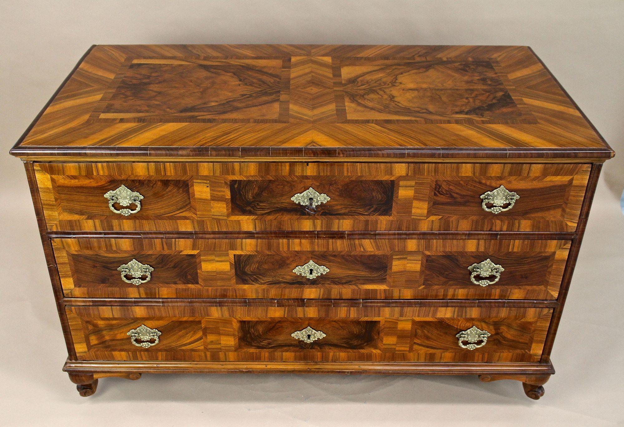 Cassettiera barocca/classica del XVIII secolo, legno di noce, Austria 1780 ca. in vendita 10