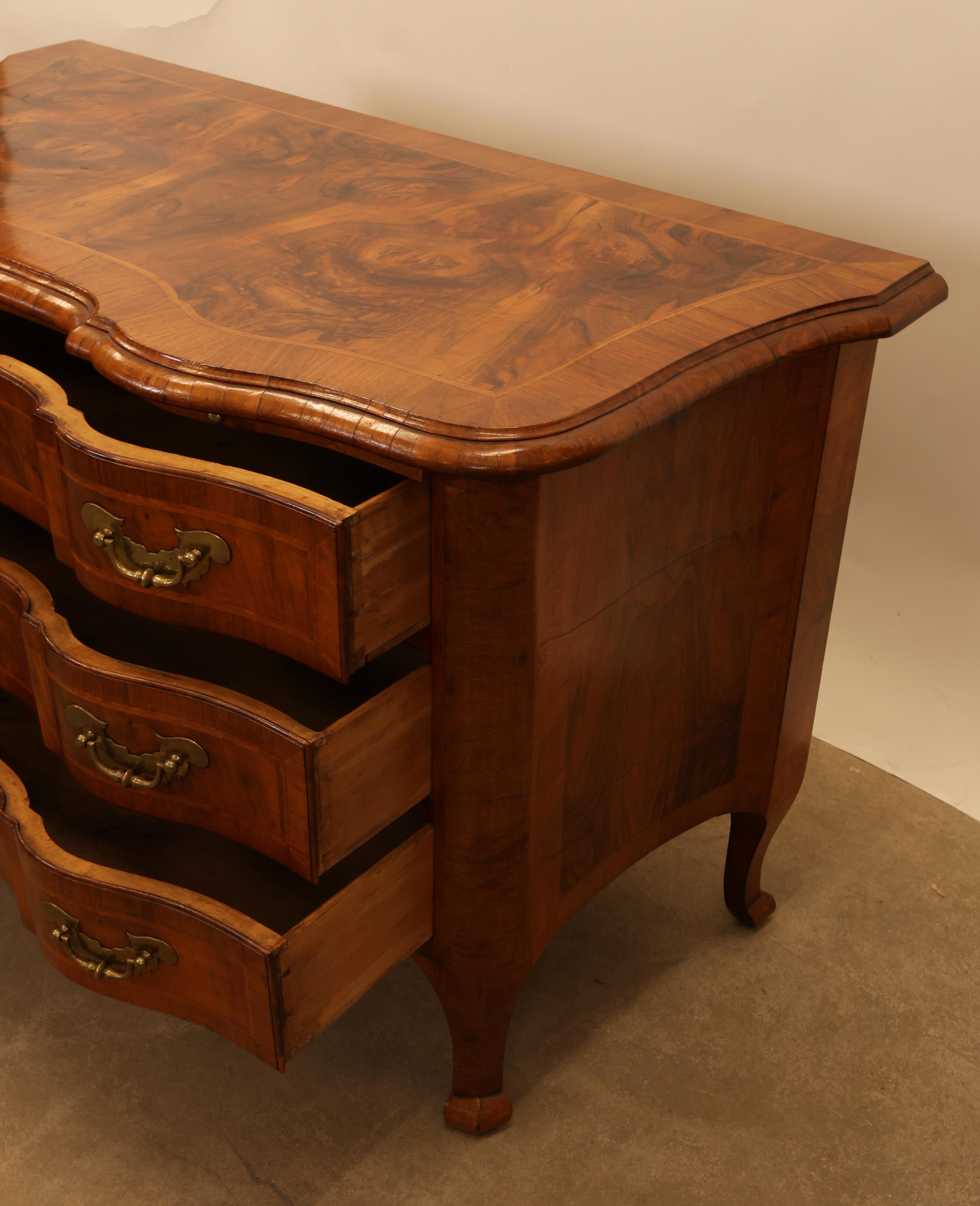 18th Century Baroque Commode In Good Condition For Sale In Ljungby, SE