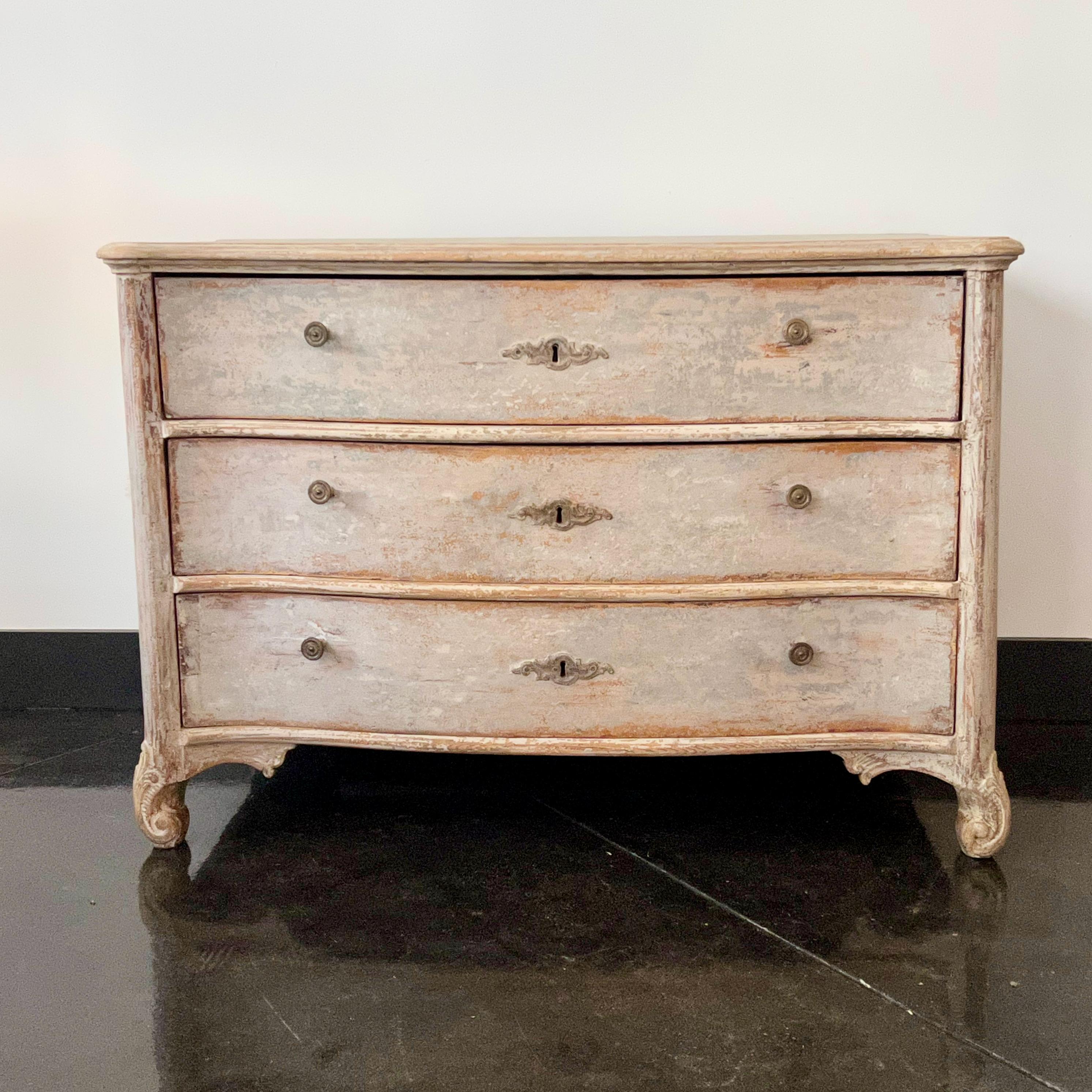 18th Century Baroque Commode In Good Condition For Sale In Charleston, SC
