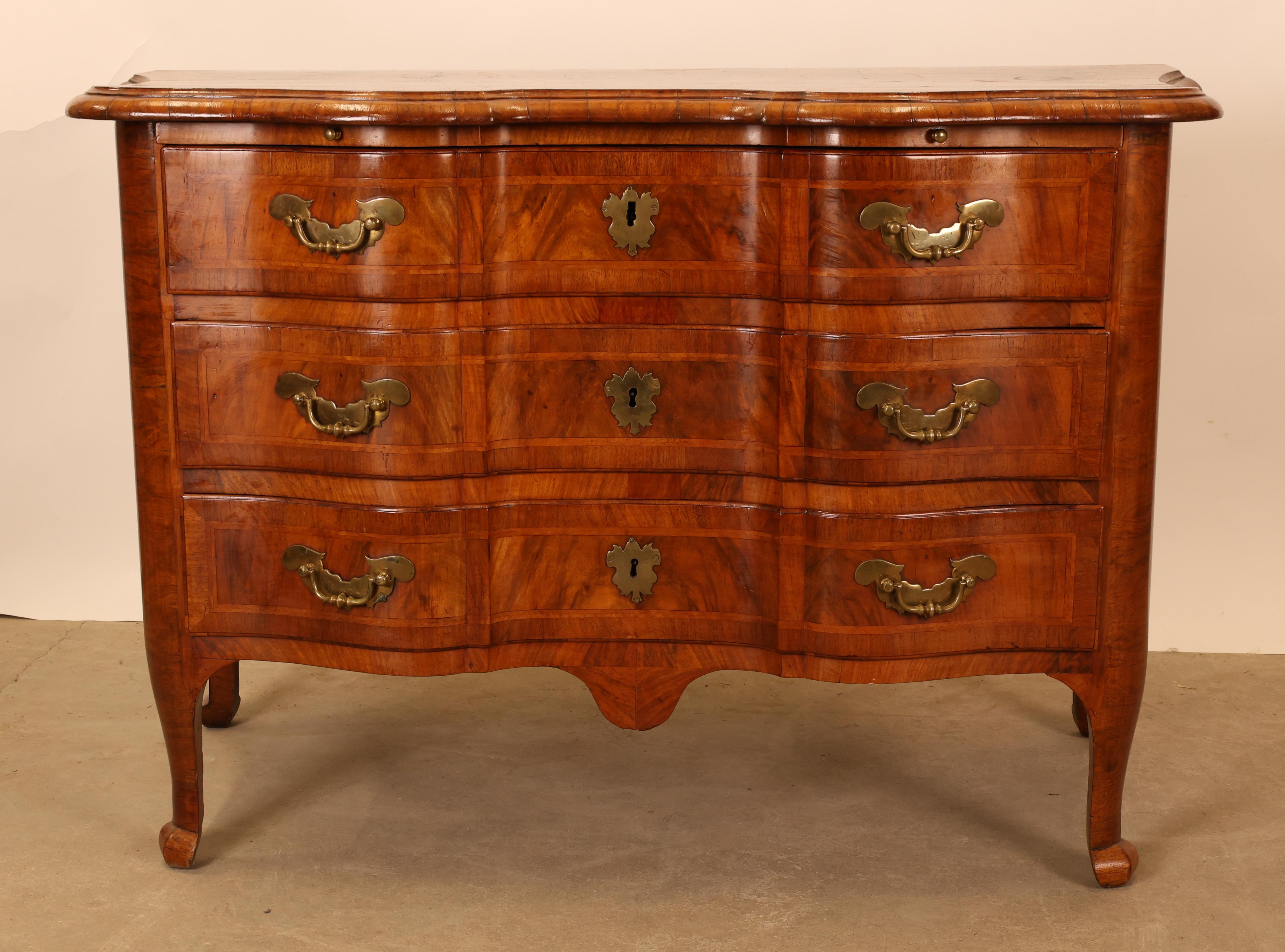 18th Century Baroque Commode For Sale 1