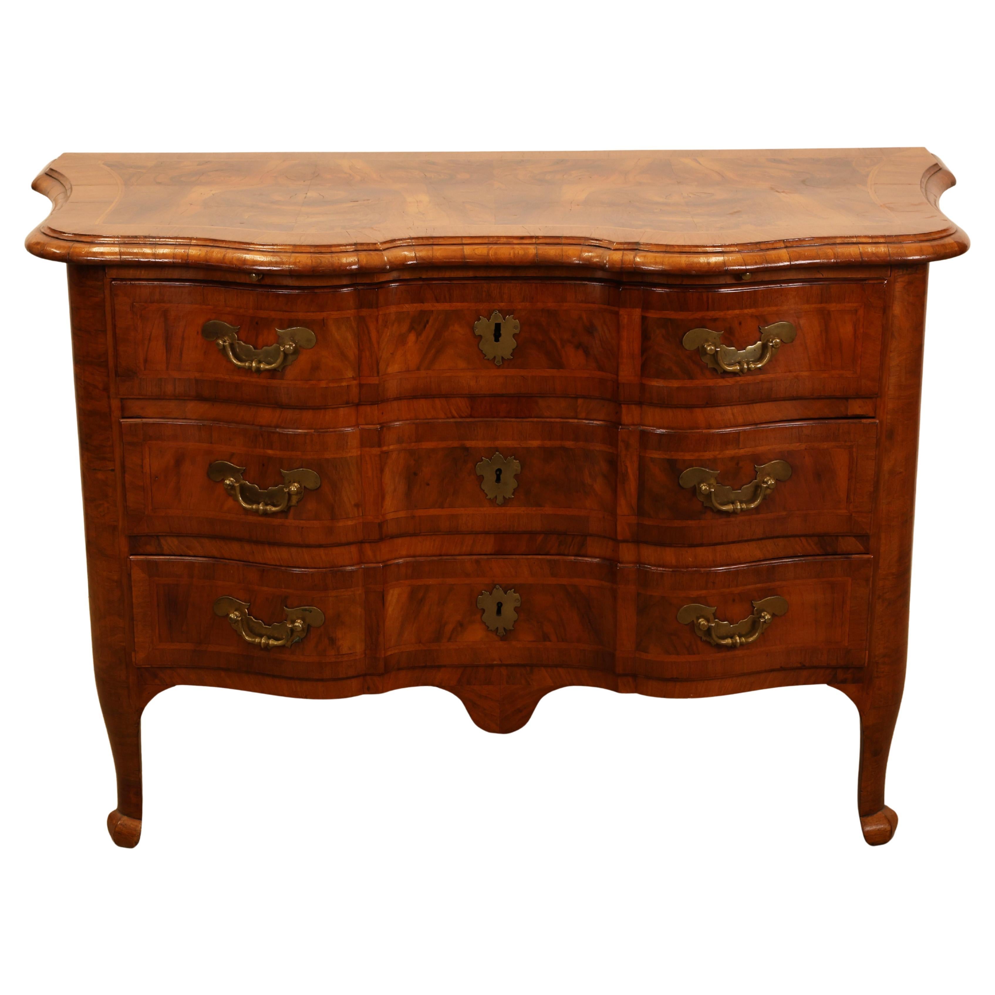 Commode baroque du 18e siècle
