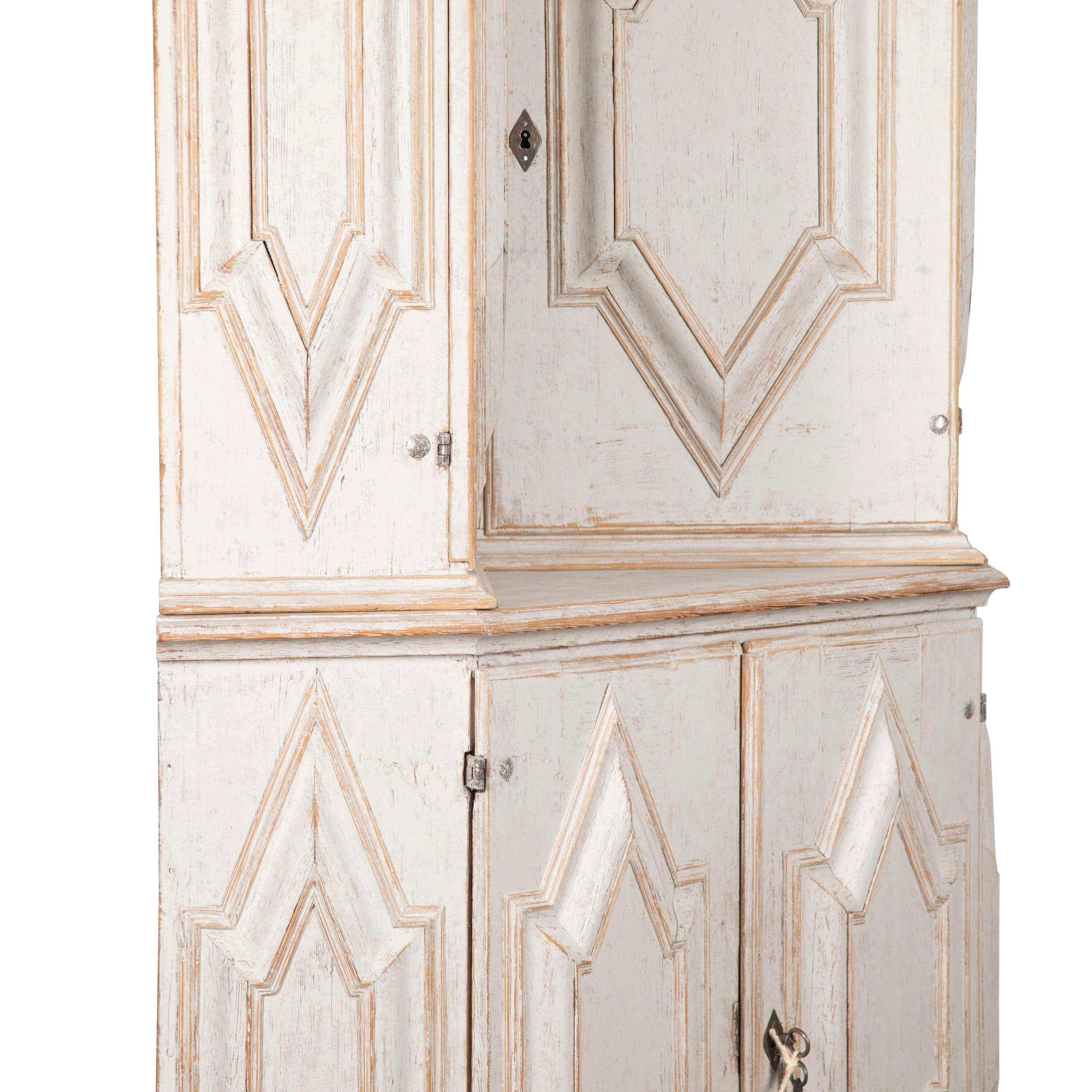 18th Century and Earlier 18th Century Baroque Corner Cabinet For Sale