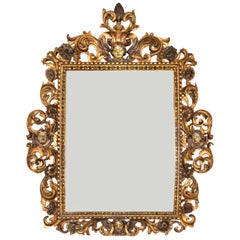 Specchio barocco del XVIII secolo in legno dorato con cherubini e intagli floreali in stile rococò