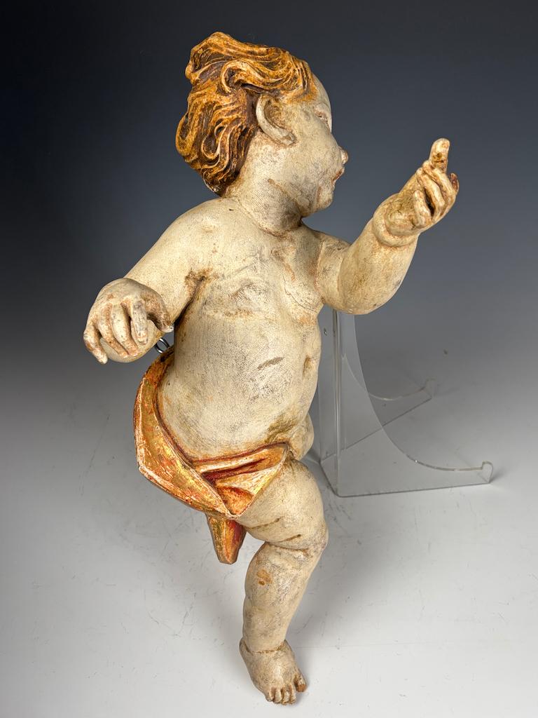 Putto baroque en bois doré du 18e siècle - Chérubin antique sculpté et peint à la main en vente 11