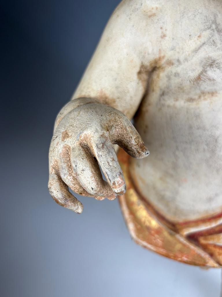 Putto baroque en bois doré du 18e siècle - Chérubin antique sculpté et peint à la main en vente 12