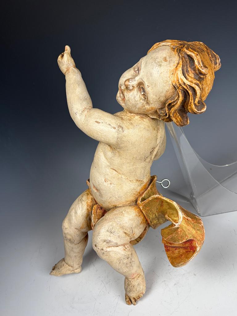 Putto baroque en bois doré du 18e siècle - Chérubin antique sculpté et peint à la main en vente 14