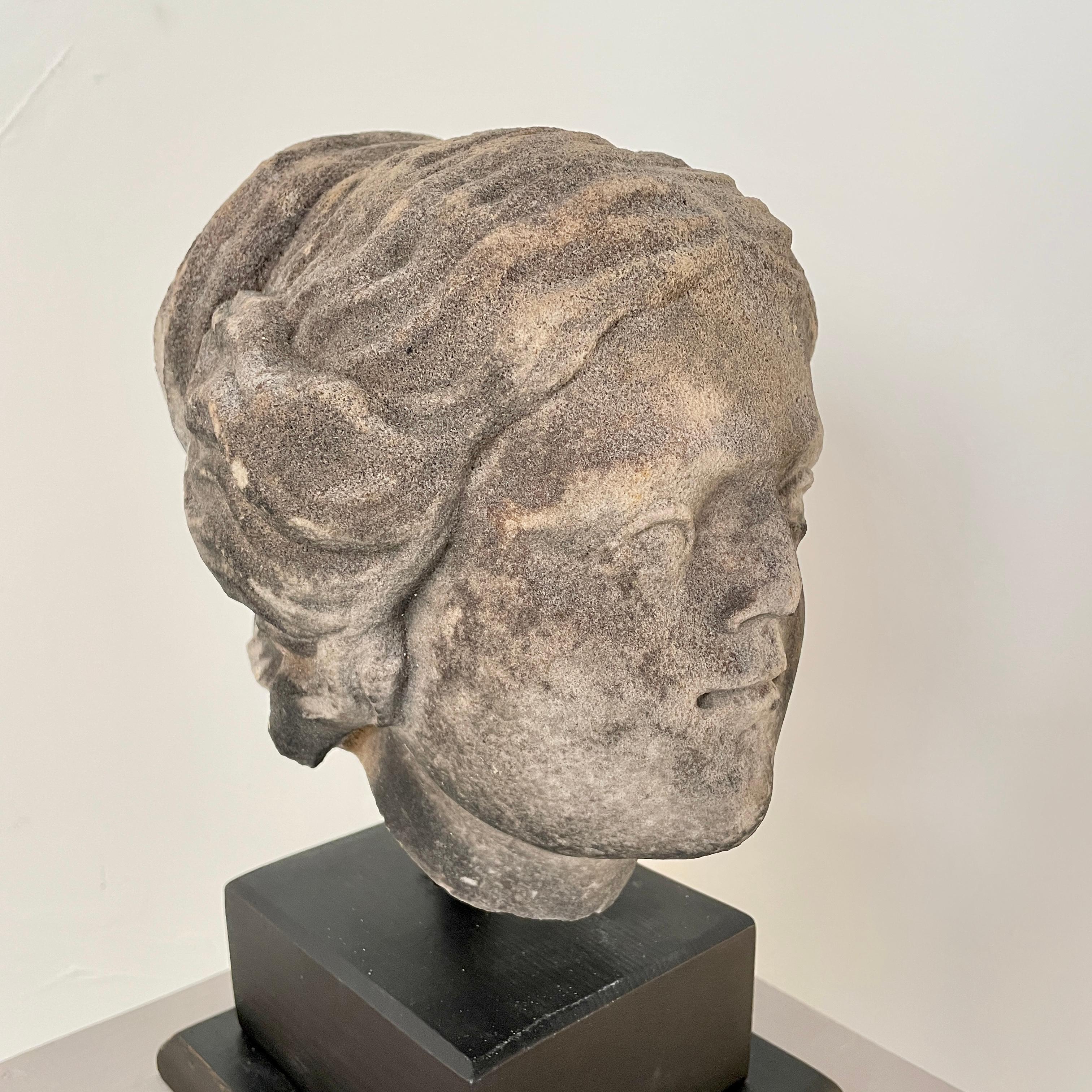 18th Century Baroque Grey Sandstone Head of a Woman on a Black Base, Around 1780 In Good Condition In Berlin, DE
