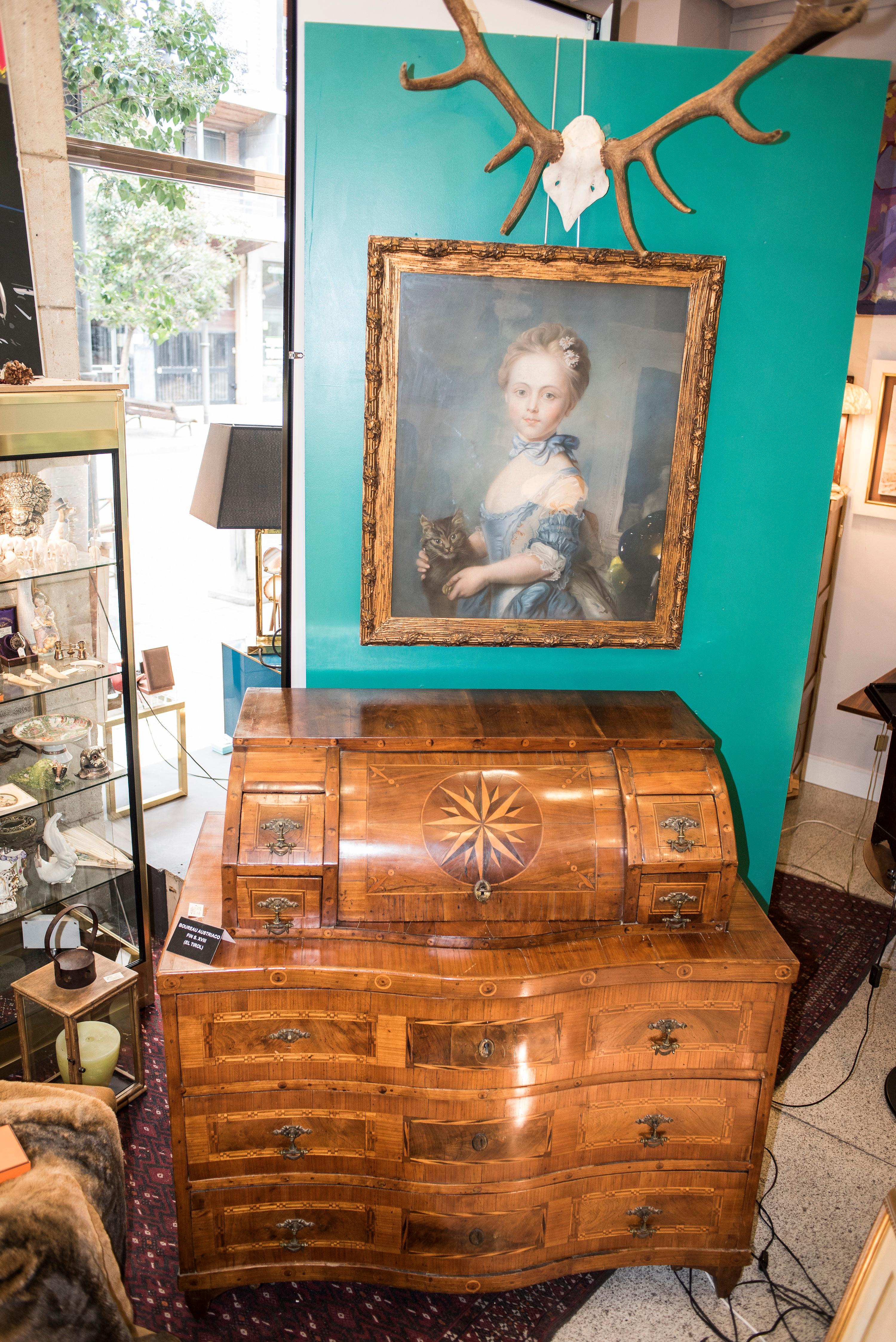 One of kind 18th century intarsia walnut wood Austrian or Tyrolean bureau, 1780 with drawers
in the upper part there are a central space of boureau abbatant with small drawers on the sides .
You will fall in love with this piece of Austrian Baroque