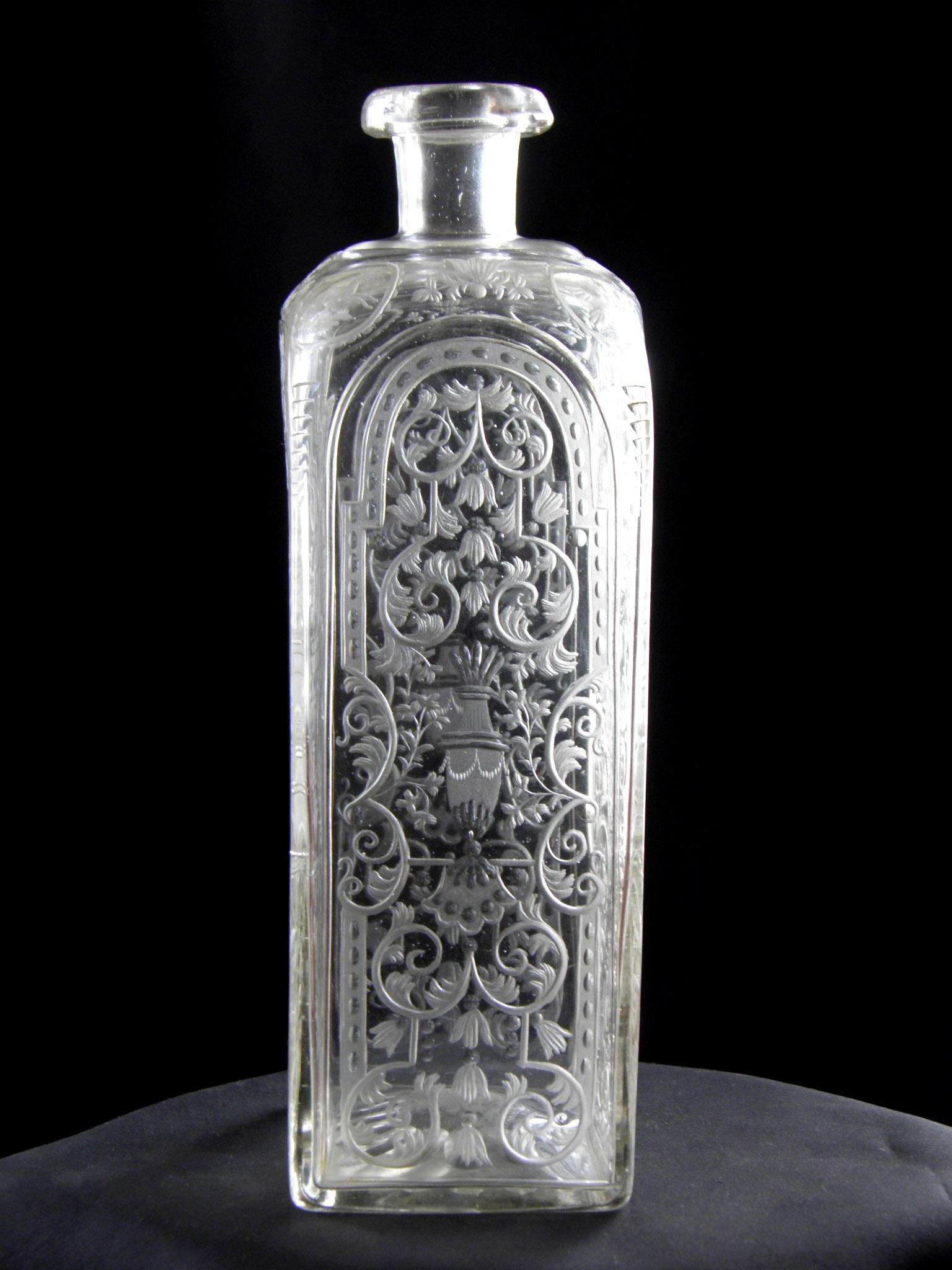 Engraved Heraldic Baroque bottle of the 18th century-Hunting motif (video) In Good Condition In Nový Bor, CZ