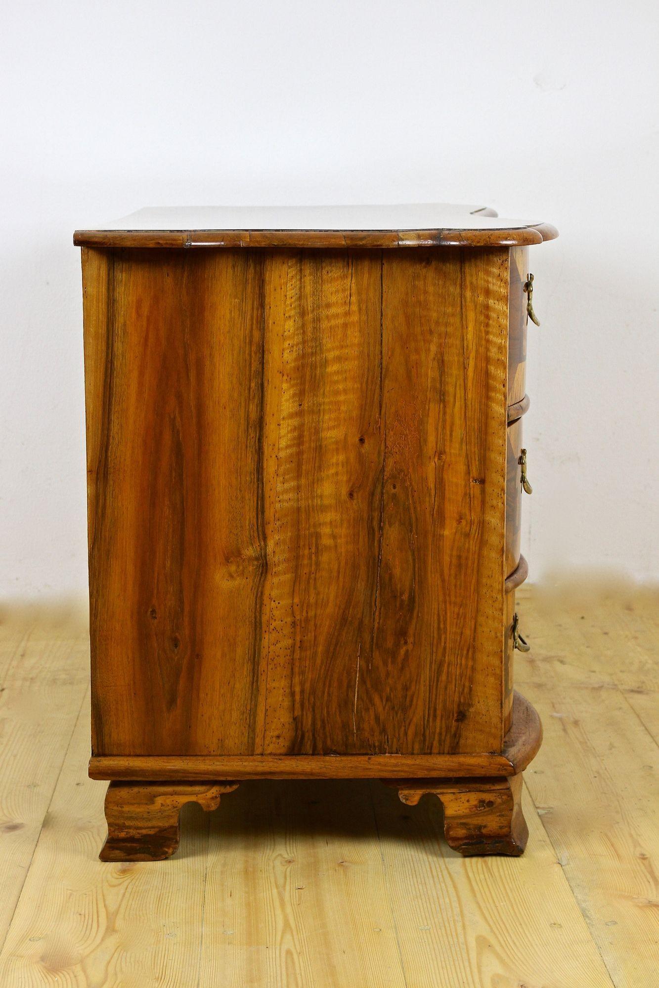 18th Century Baroque Nutwood Chest of Drawers/ Commode, South Germany circa 1760 6