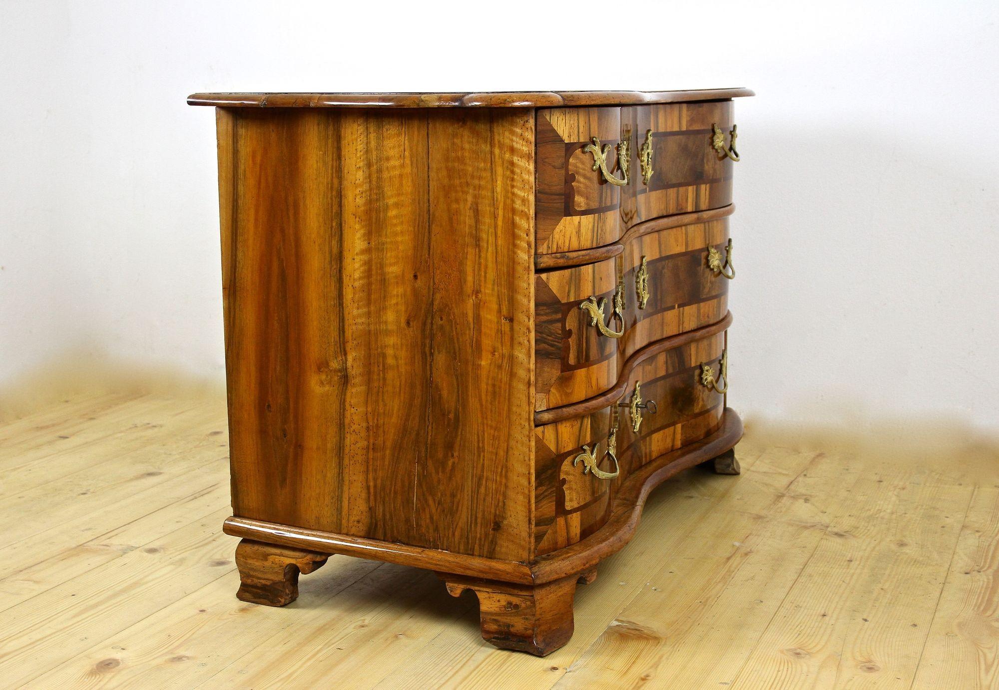 18th Century Baroque Nutwood Chest of Drawers/ Commode, South Germany circa 1760 For Sale 7