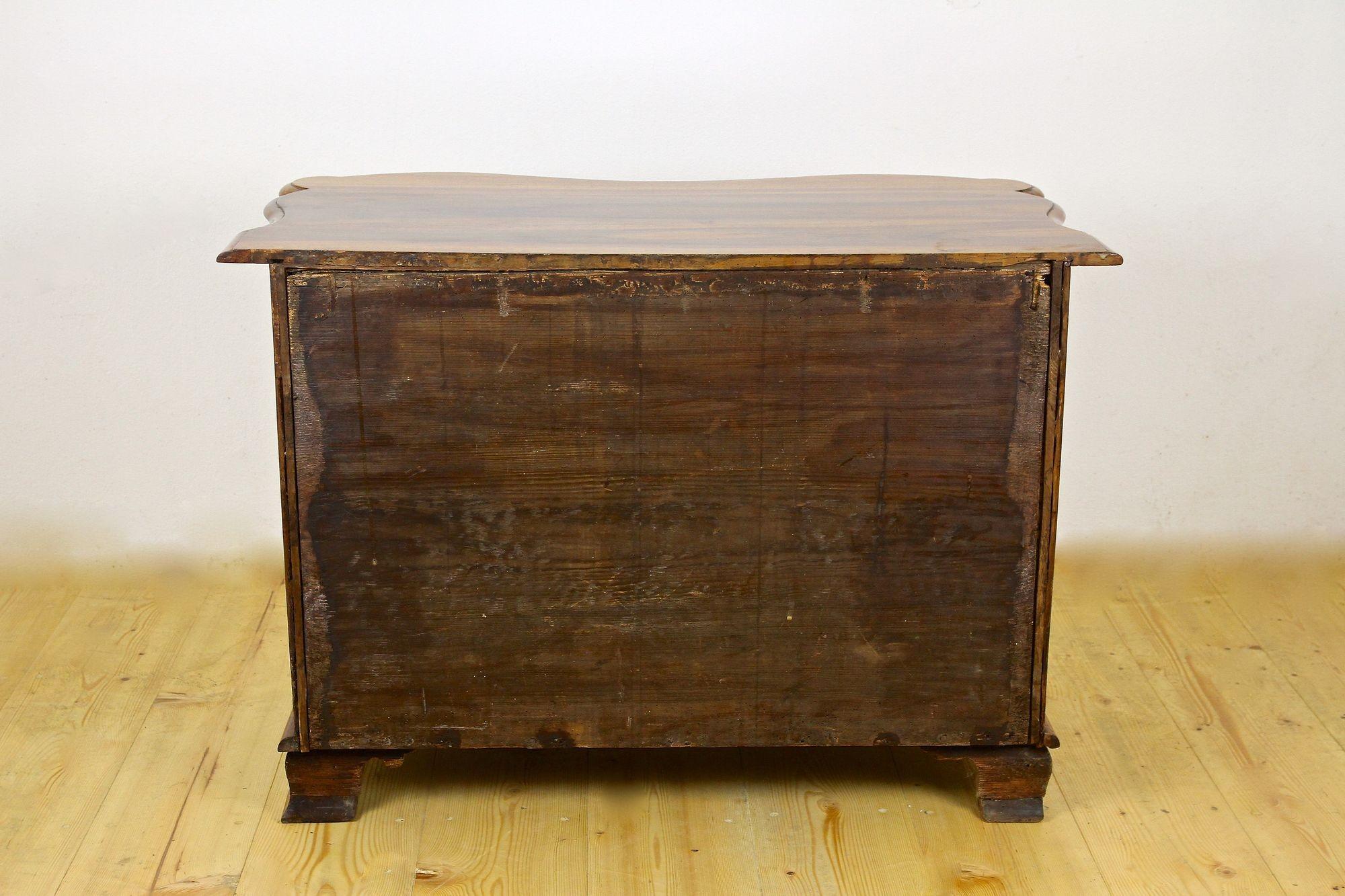 18th Century Baroque Nutwood Chest of Drawers/ Commode, South Germany circa 1760 For Sale 8
