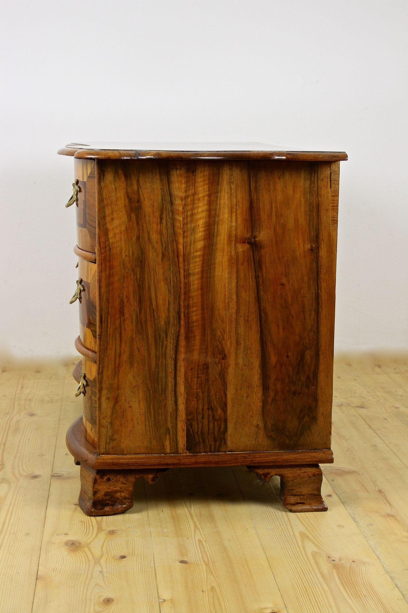18th Century Baroque Nutwood Chest of Drawers/ Commode, South Germany circa 1760 For Sale 9