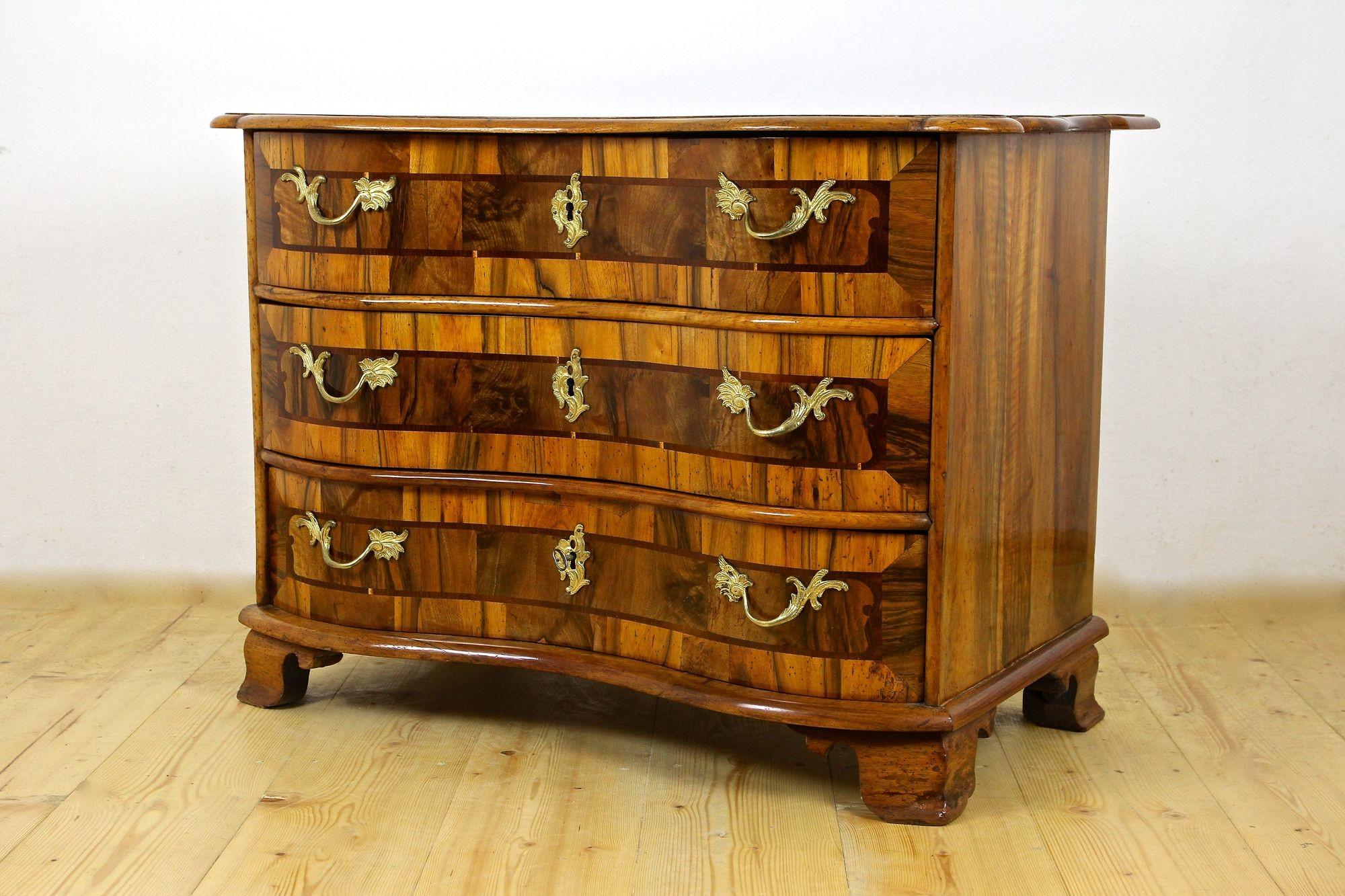 18th Century Baroque Nutwood Chest of Drawers/ Commode, South Germany circa 1760 For Sale 10