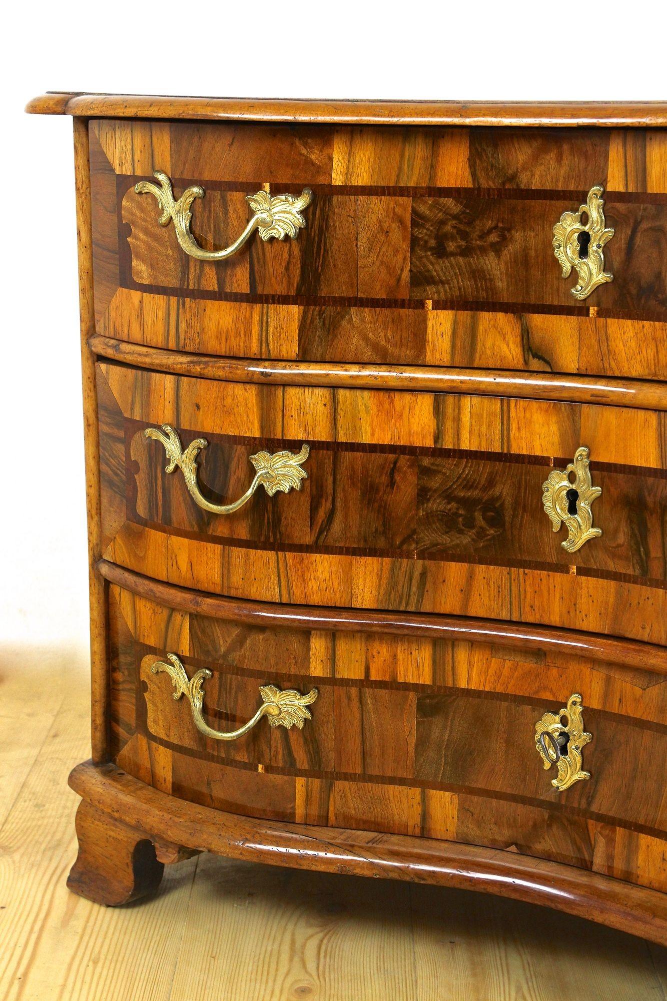 18th Century Baroque Nutwood Chest of Drawers/ Commode, South Germany circa 1760 For Sale 14