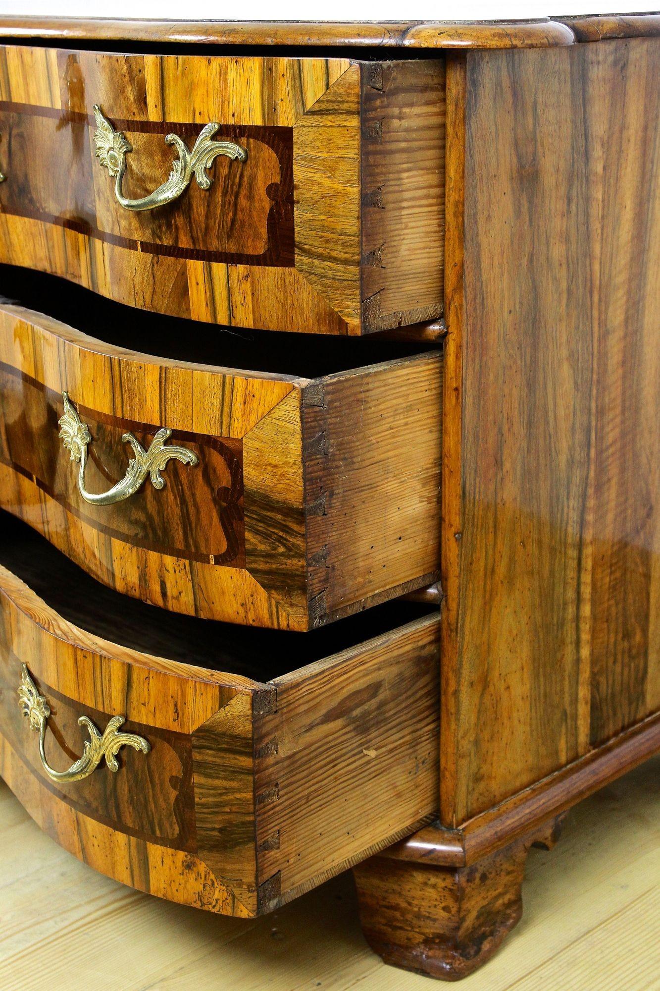 18th Century Baroque Nutwood Chest of Drawers/ Commode, South Germany circa 1760 For Sale 2