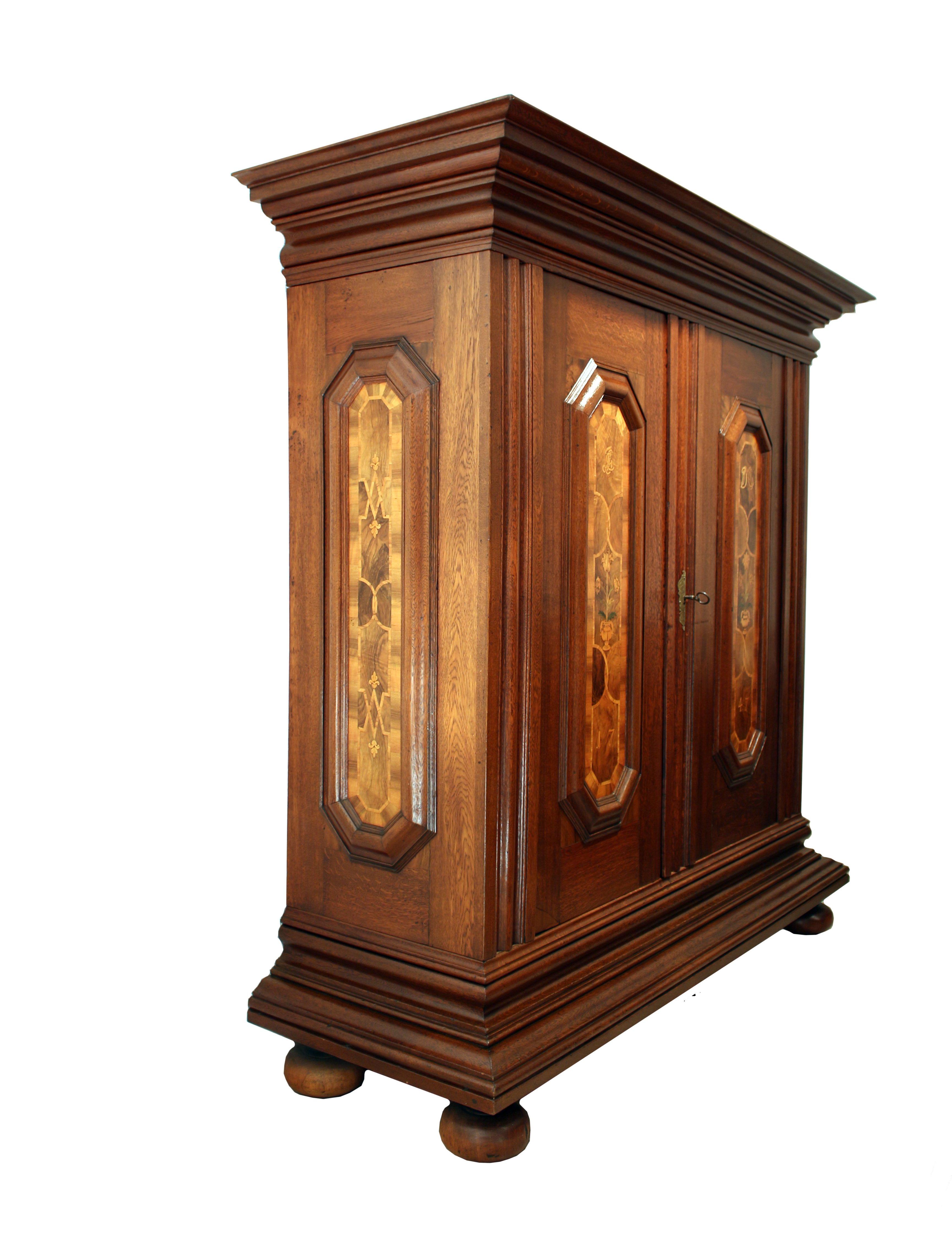 XVIIIe siècle Armoire/armoire baroque en bois d'Oak Wood d'Allemagne du 18e siècle en vente