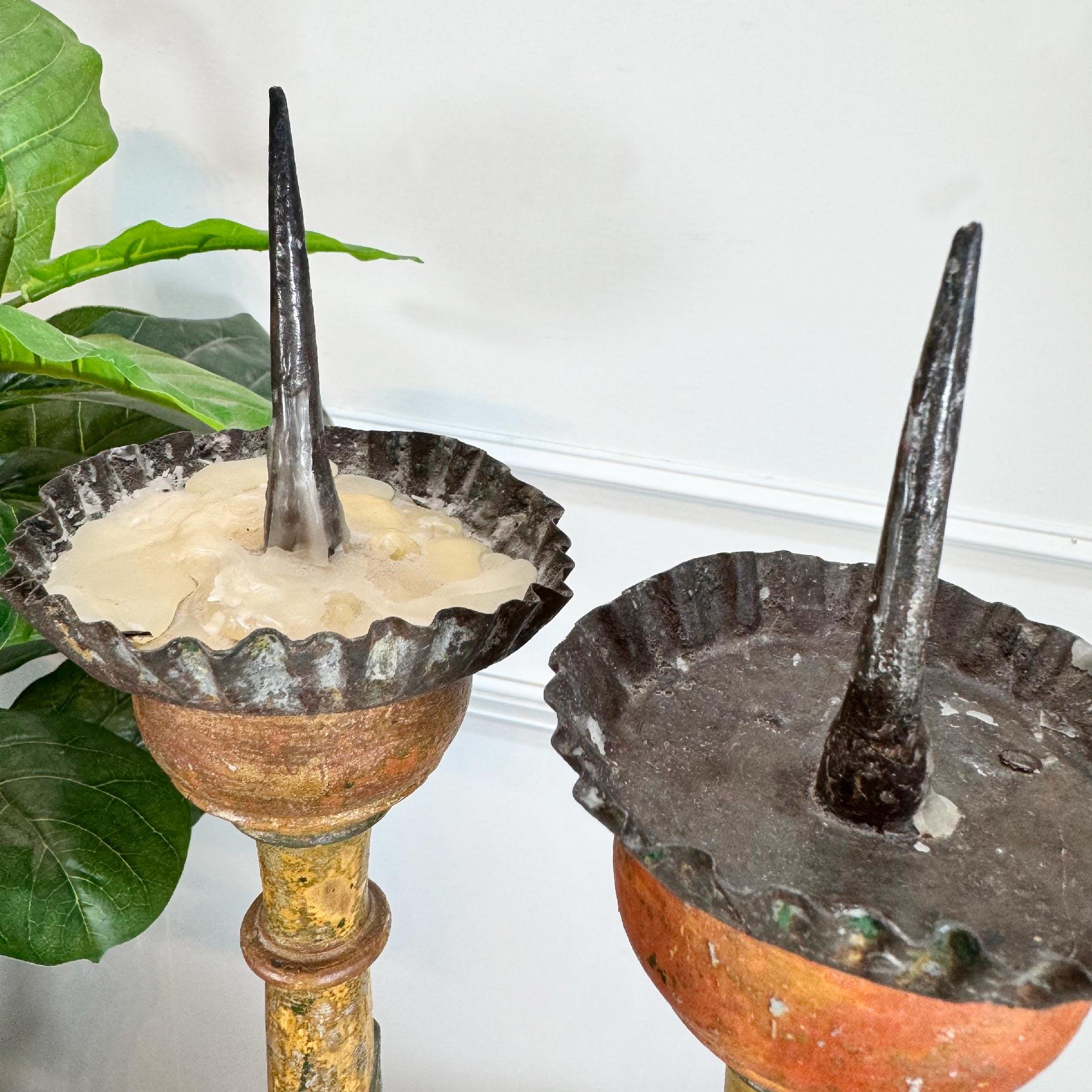 18. Jahrhundert Barock Polychromie Wood Candle Sticks im Angebot 7