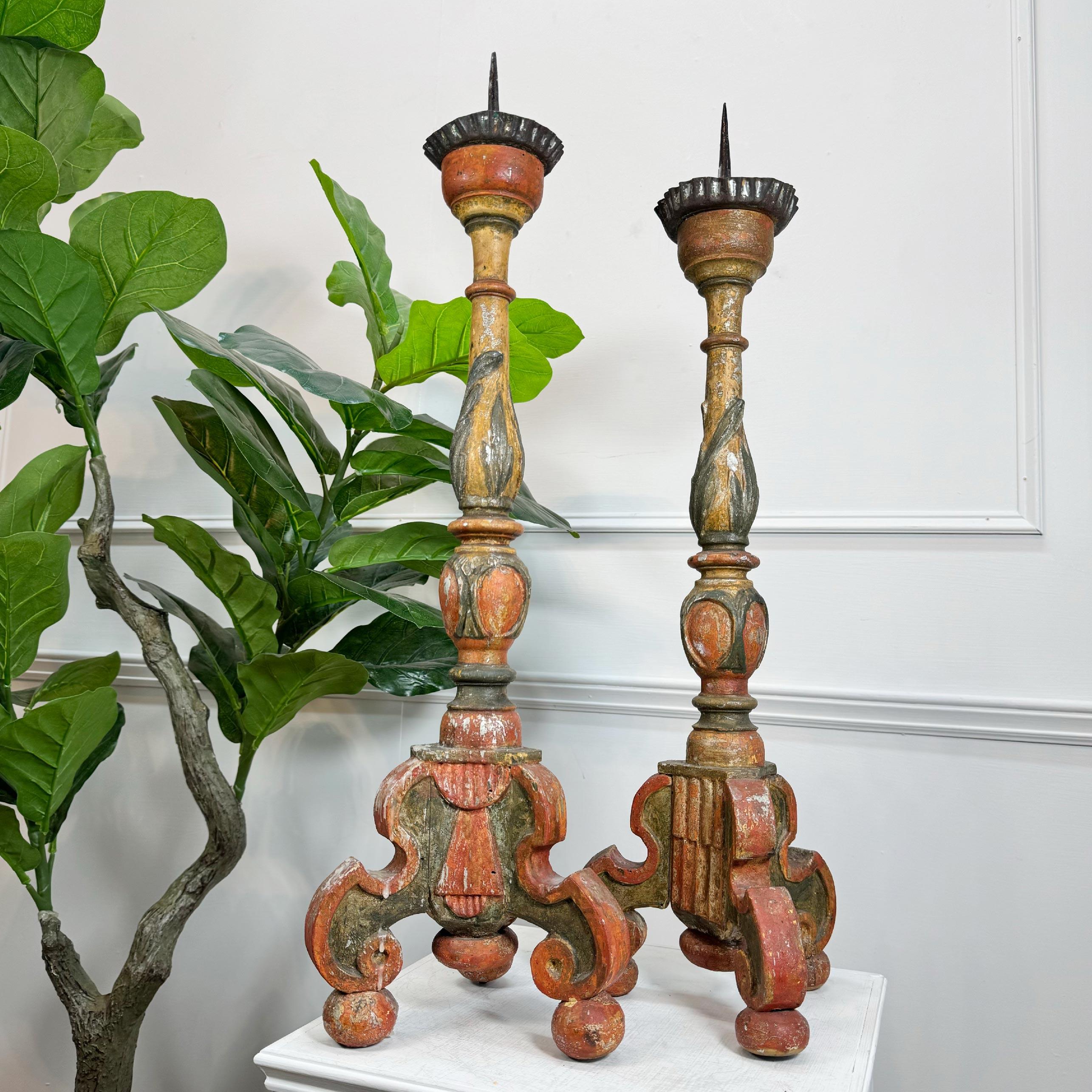Bois Bougies en bois polychrome baroque du 18e siècle en vente