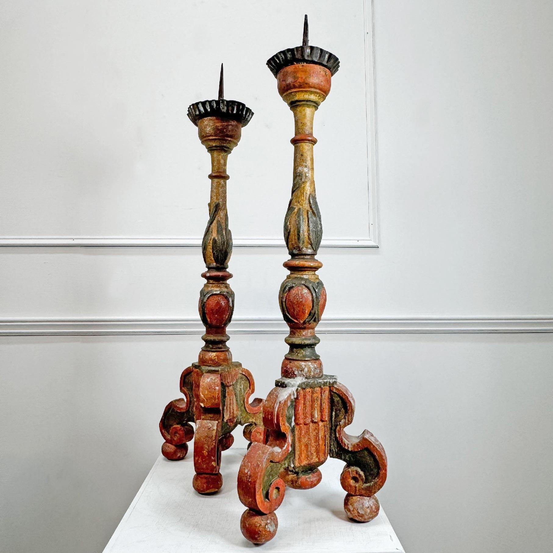 Bougies en bois polychrome baroque du 18e siècle en vente 1