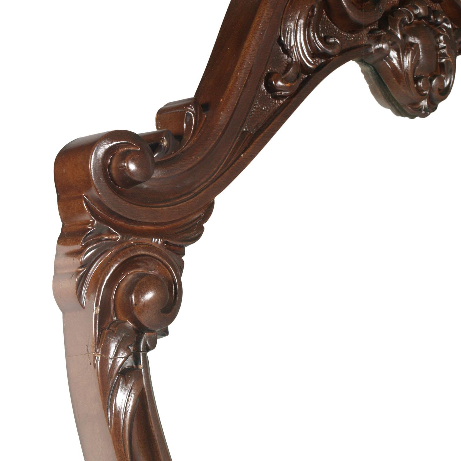 italien Miroir mural baroque de la Renaissance du 18e siècle sculpté à la main, restauré et poli à la cire en vente