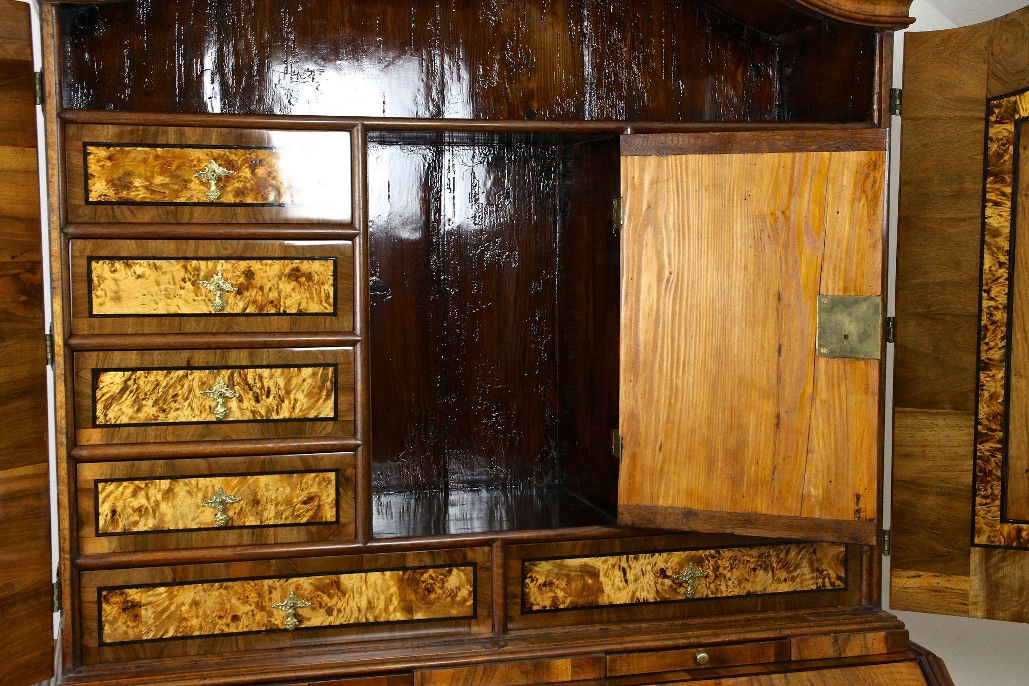18th Century Baroque Secretaire/ Writing Cabinet Nutwood, Germany ca. 1770 For Sale 8