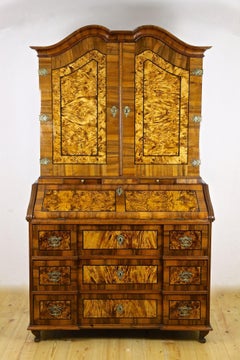 Secretaire/armadio da scrittura barocco del XVIII secolo Legno di noce, Germania 1770 ca.