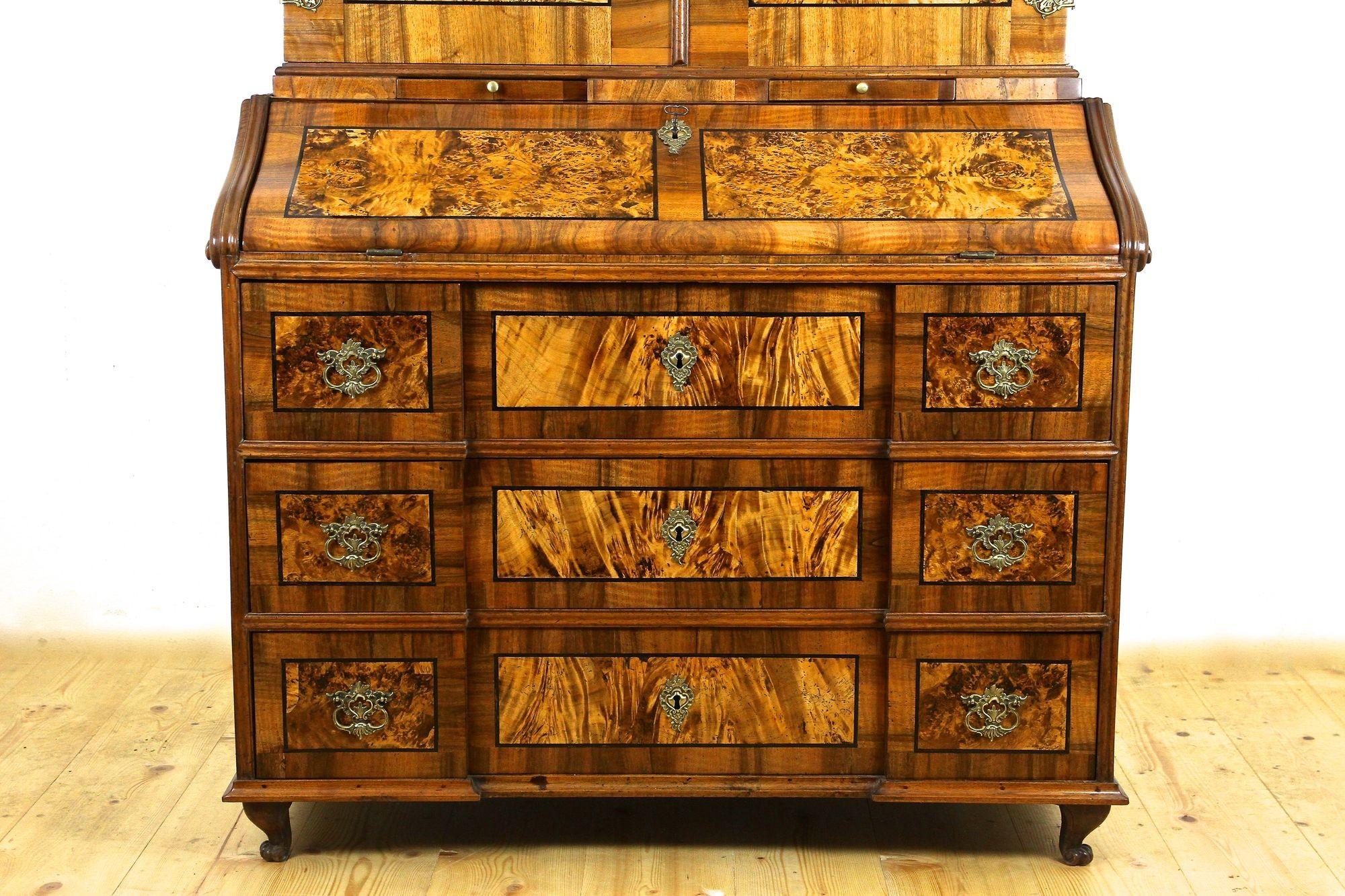 18th Century Baroque Secretaire/ Writing Cabinet Nutwood, Germany ca. 1770 In Good Condition For Sale In Lichtenberg, AT