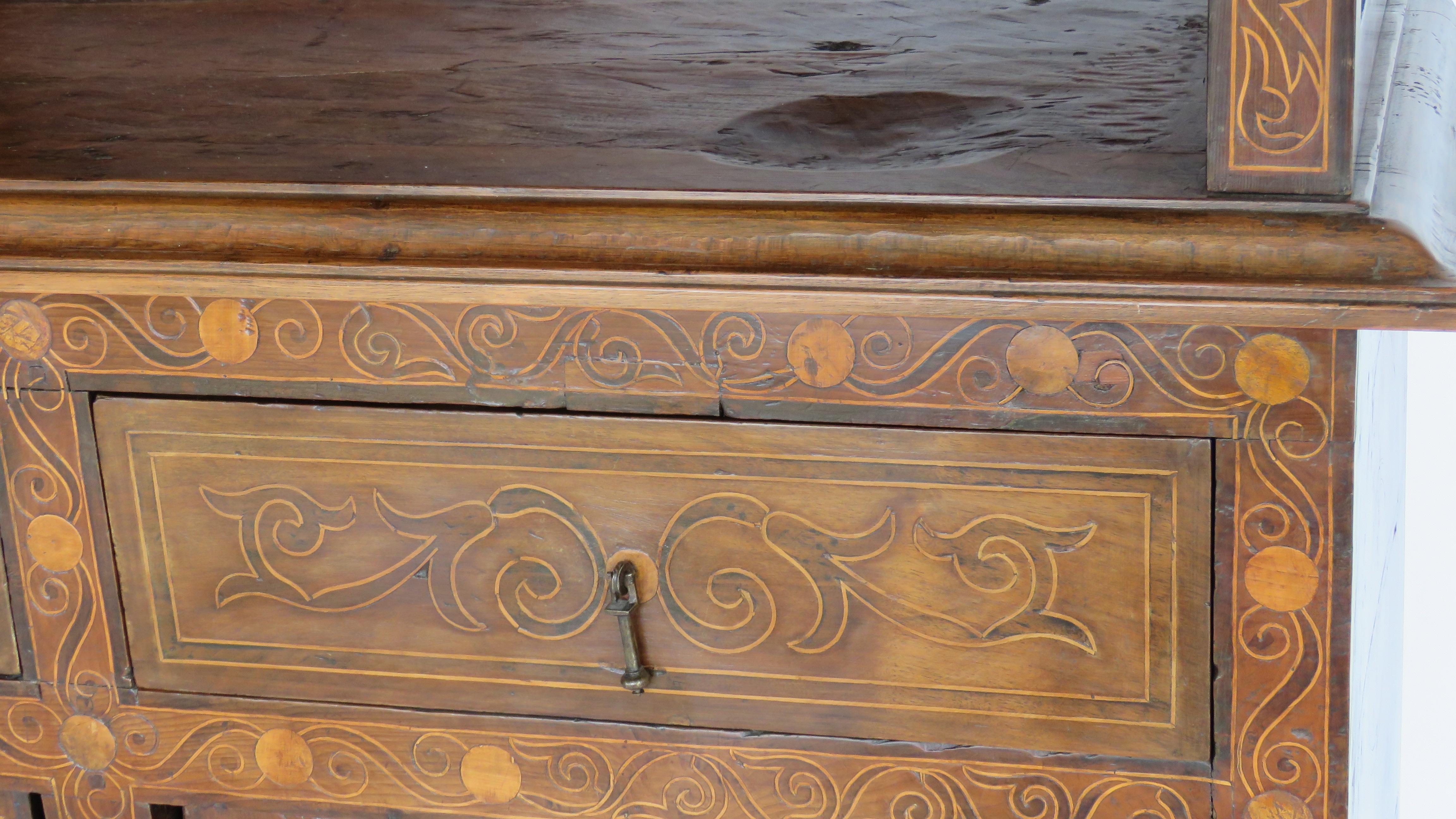 18th Century Baroque Spindle Inlaid Walnut Cabinet For Sale 7