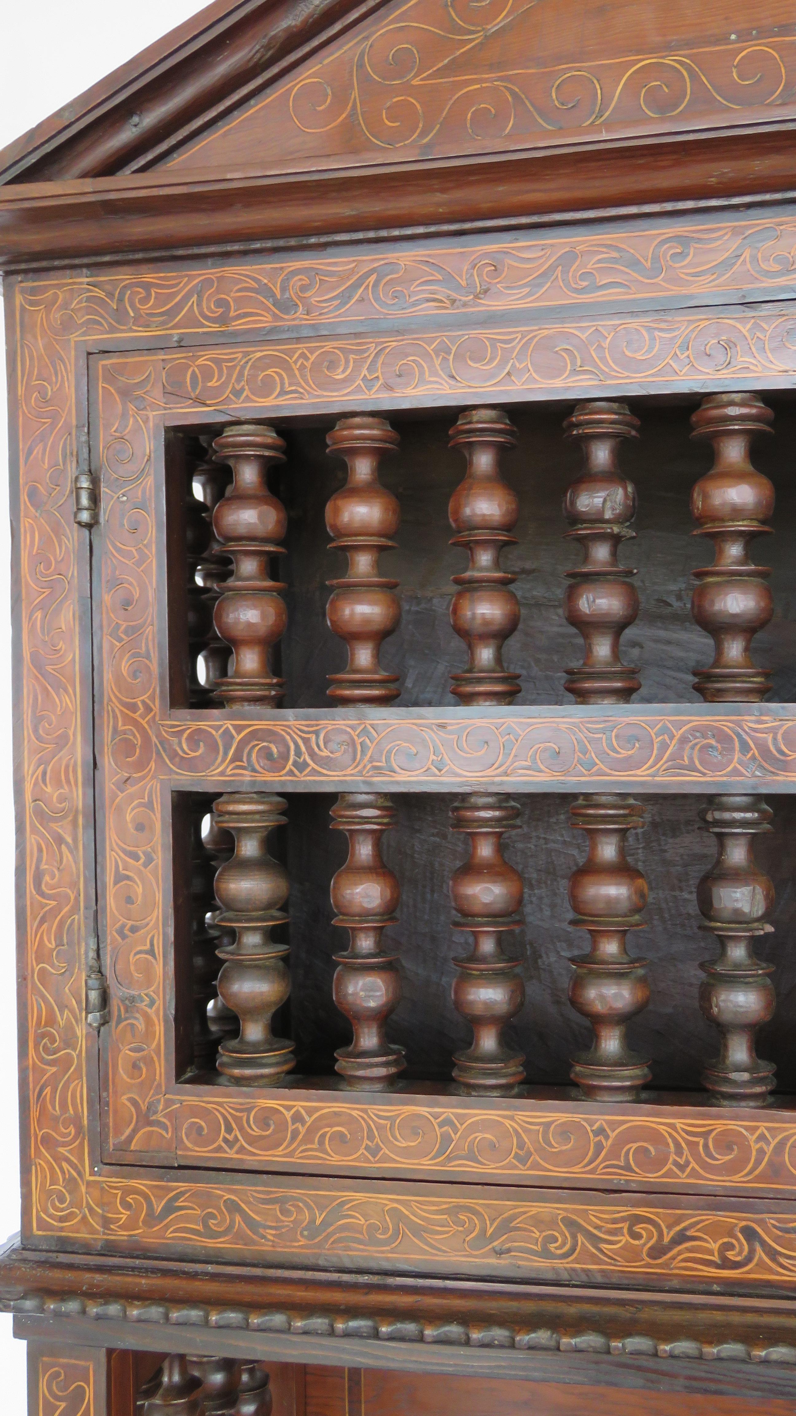 18th Century Baroque Spindle Inlaid Walnut Cabinet For Sale 2