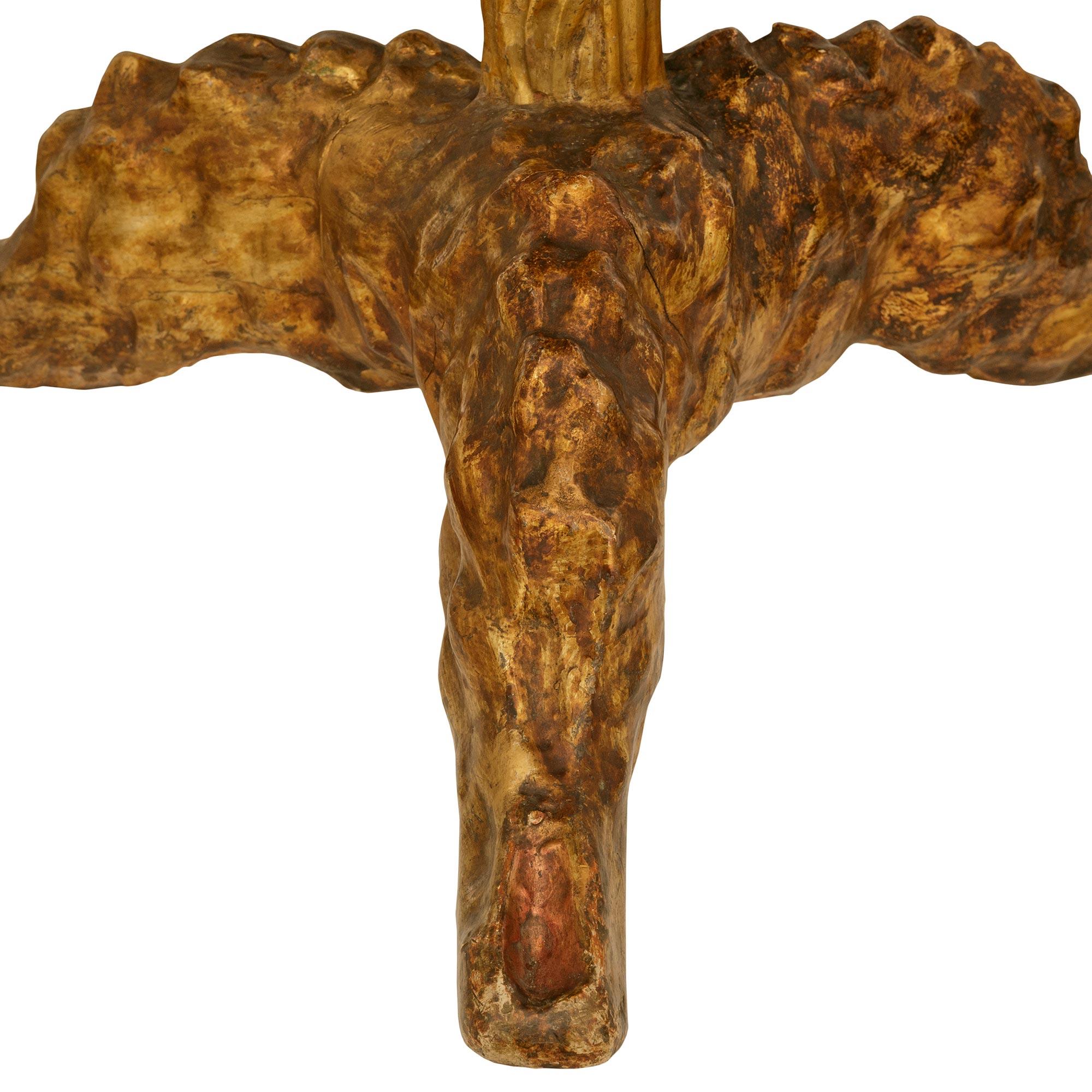 Bois Table d'appoint en bois patiné et Wood Wood du 18e siècle, de style baroque en vente