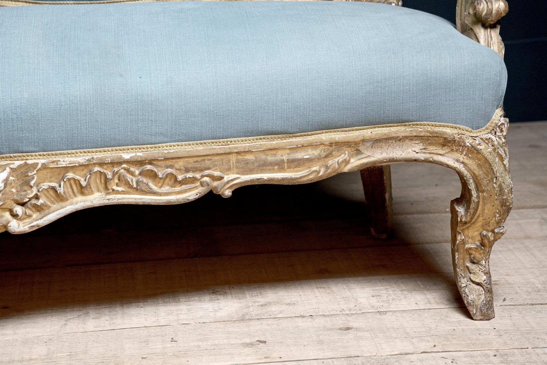 Sculpté Canapé de salon italien provincial du 18ème siècle de style baroque en vente