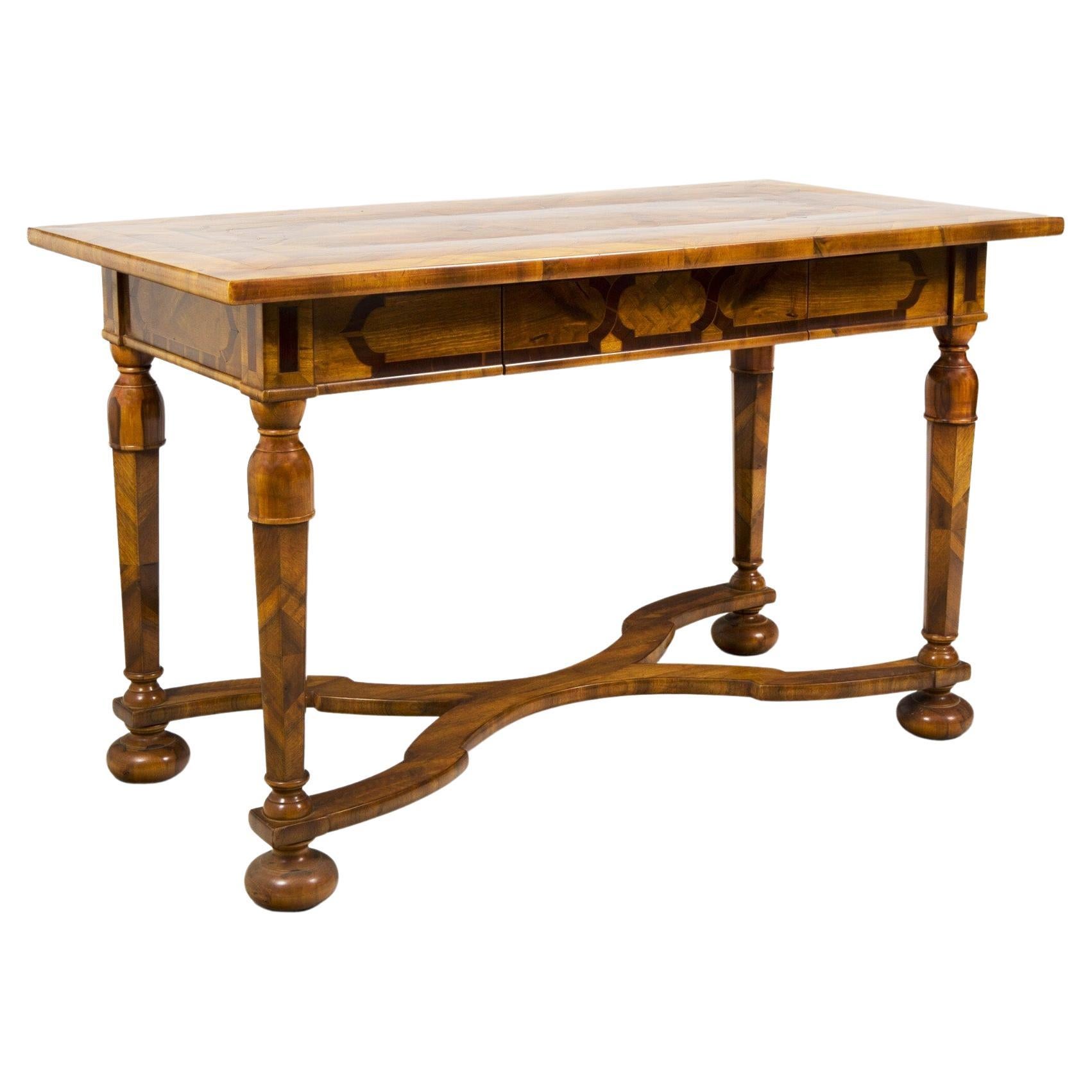 Barocker Tisch aus dem 18. Jahrhundert, hergestellt in Tschechien, vollständig restauriert im Angebot