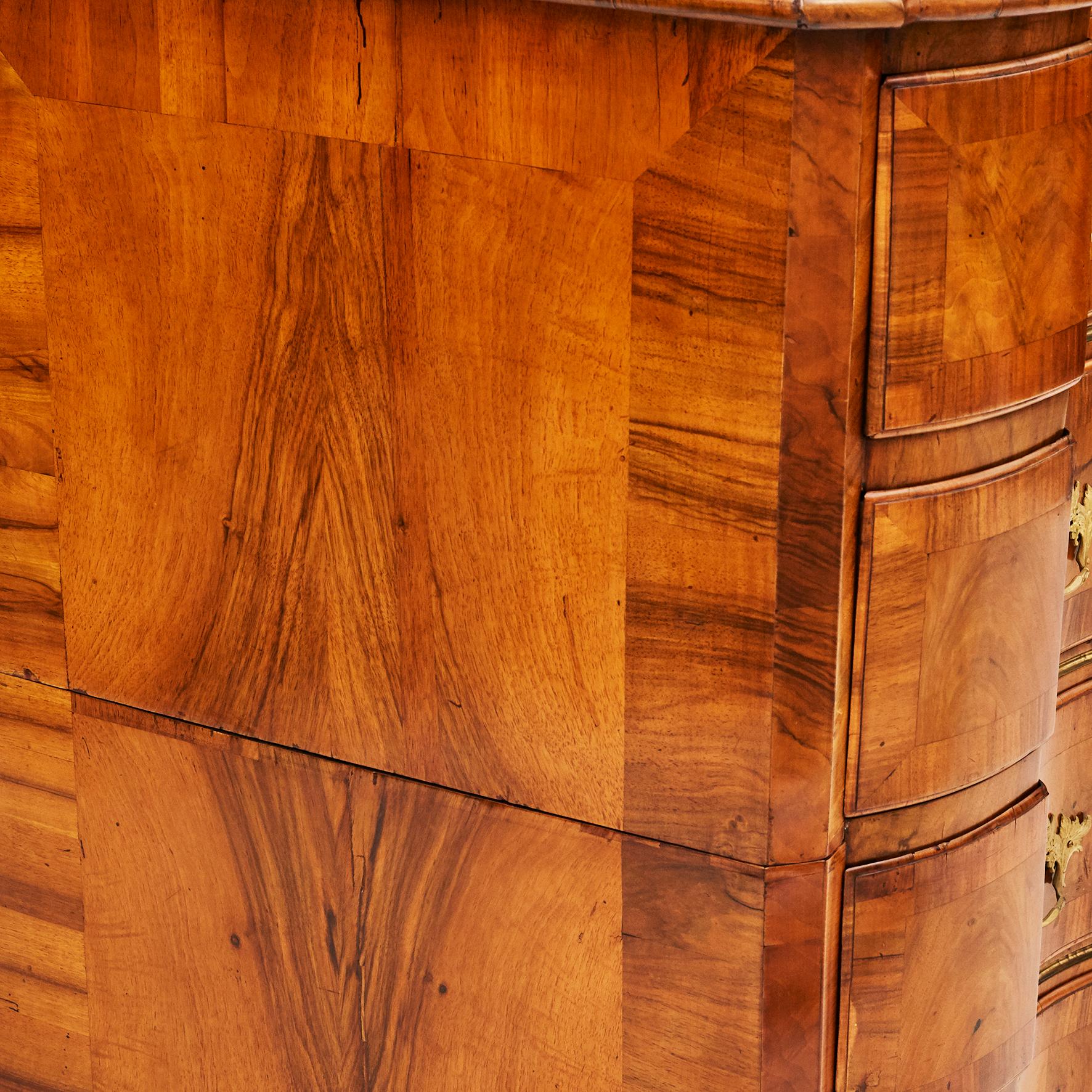 18th Century Baroque Walnut Burl Veneer Chest of Drawers For Sale 12