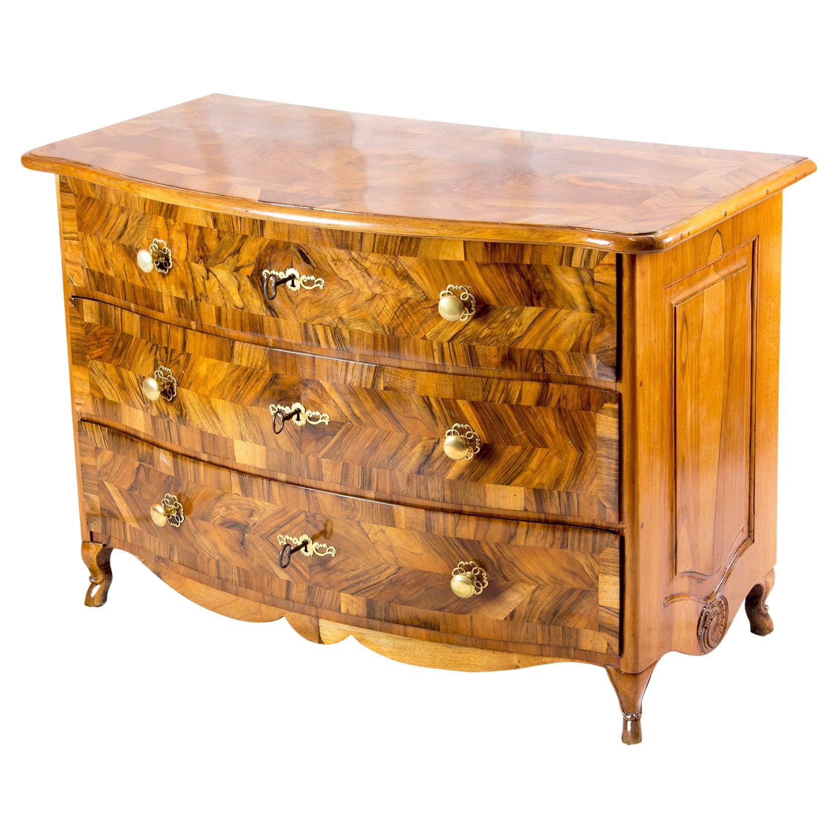 18th Century Baroque Walnut Chest of Drawers / Commode