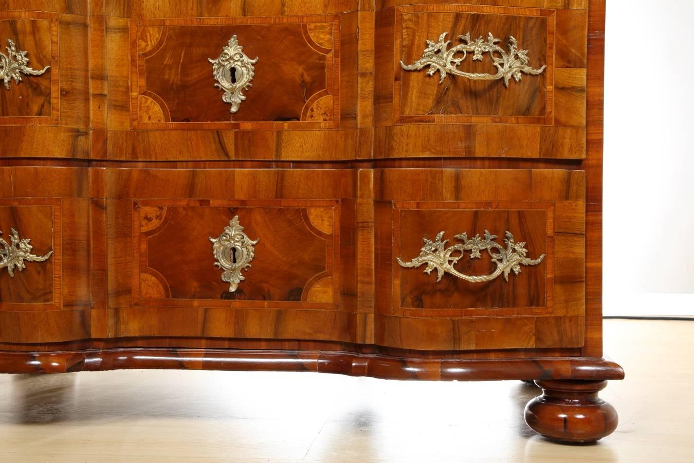 18th Century Baroque Walnut Commode For Sale 1