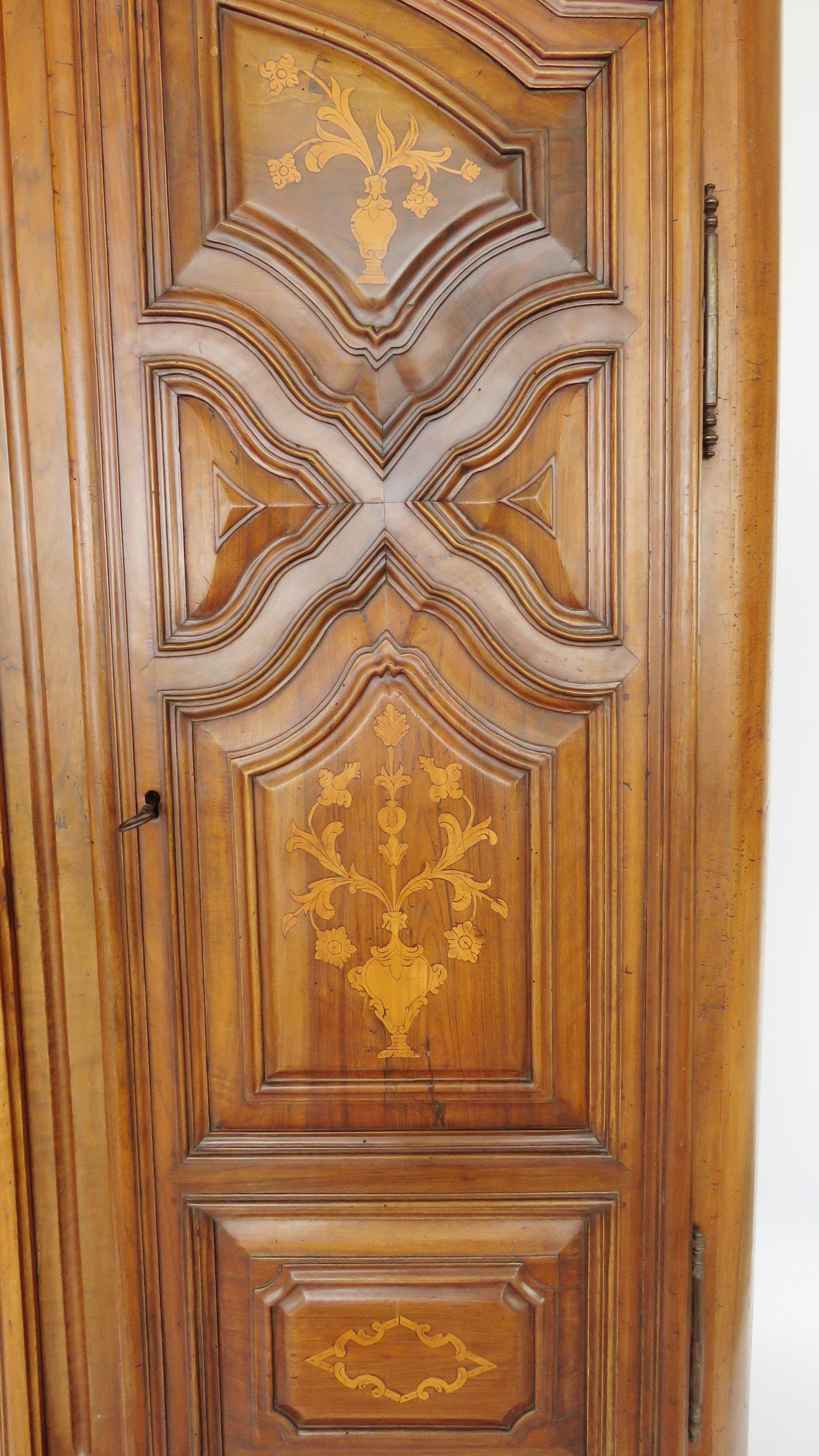 18th Century Baroque Walnut Inlaid Armoire For Sale 3