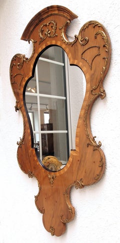 Barockspiegel aus Nussbaumholz aus dem 18.