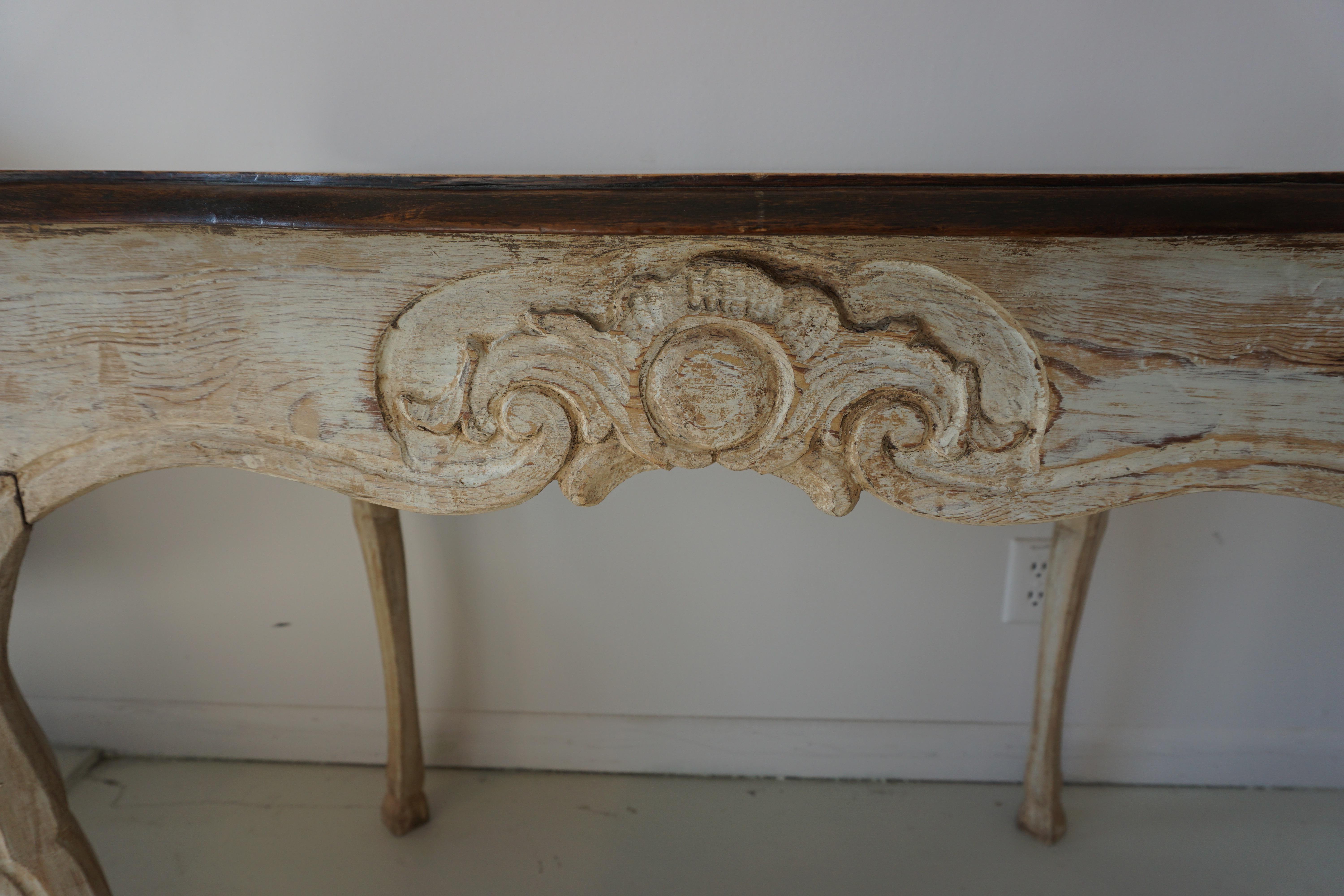 18th Century Light-Brown German Baroque Walnut Side Table from Schloss Mainau In Good Condition In West Palm Beach, FL