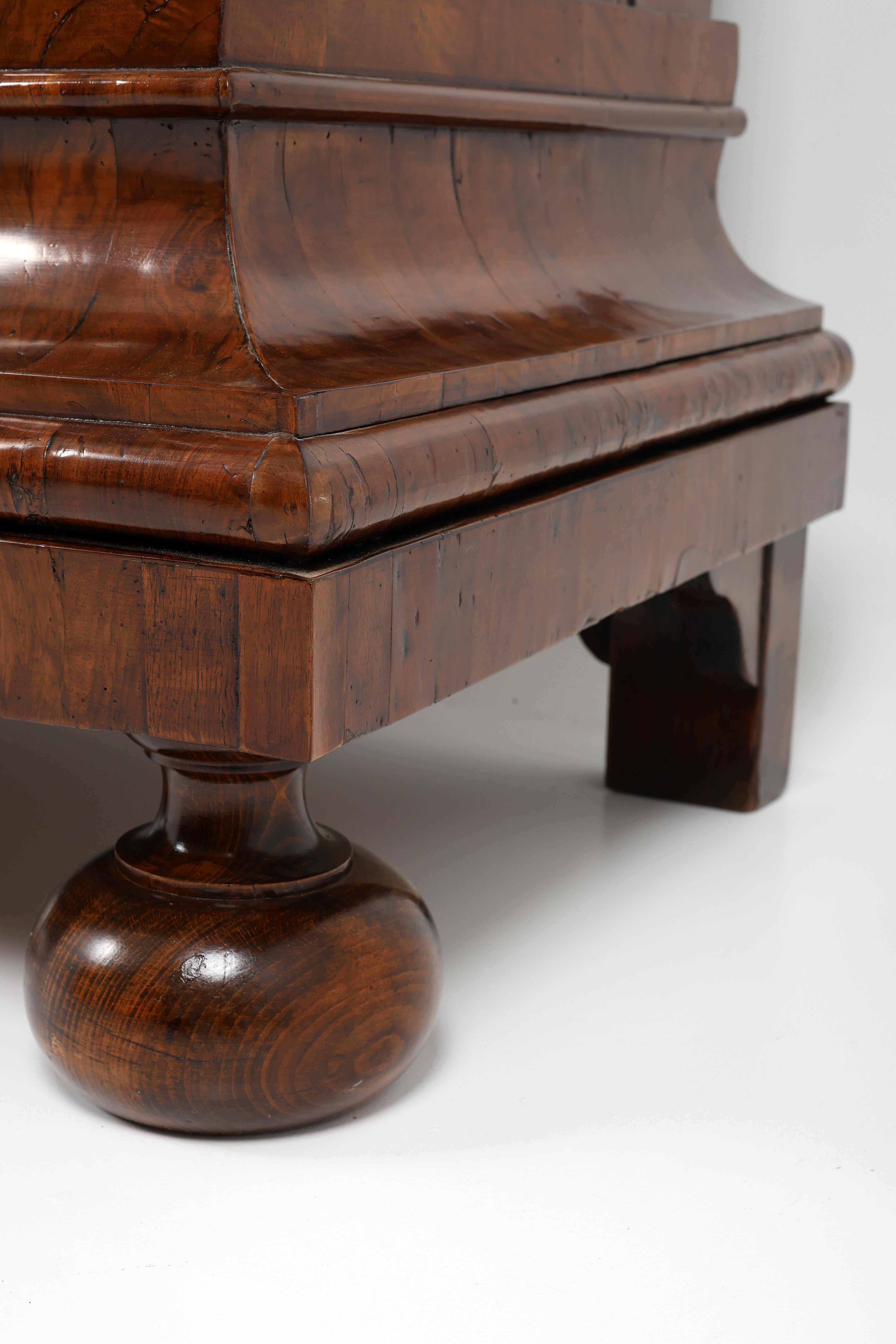 Armoire baroque du XVIIIe siècle The Frankfurter Wellenschrank en vente 4