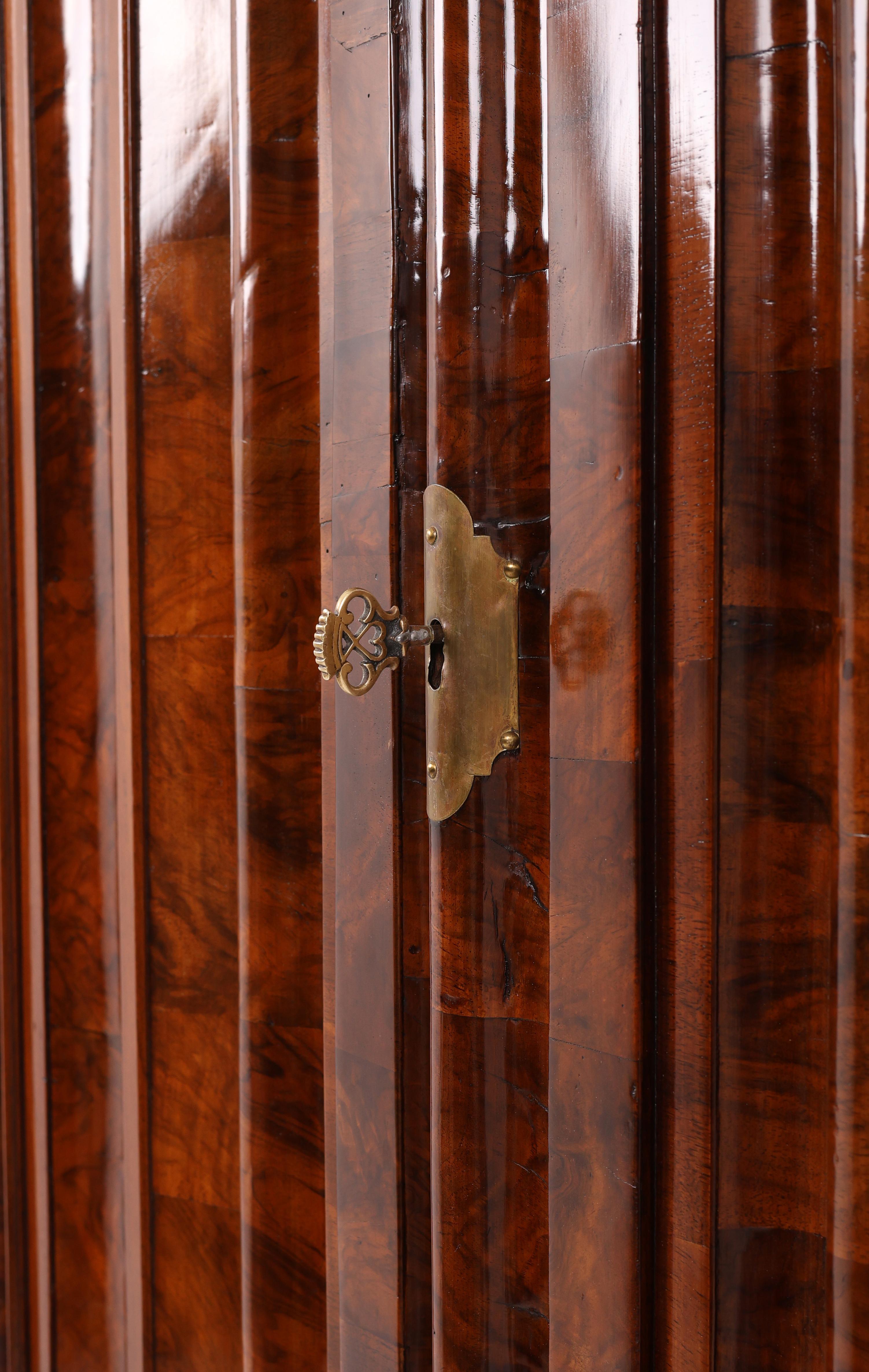 Armoire baroque du XVIIIe siècle The Frankfurter Wellenschrank en vente 6