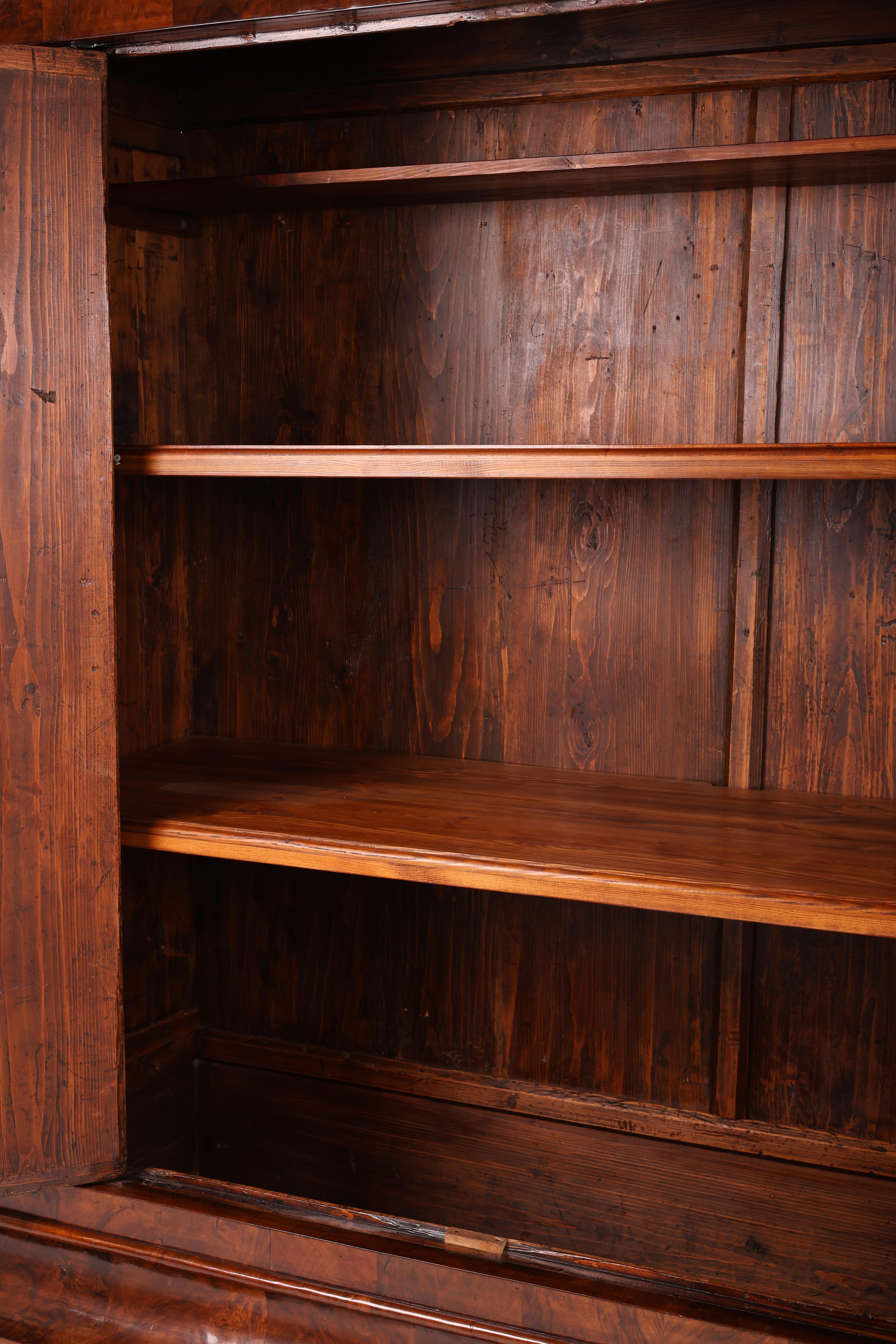 Armoire baroque du XVIIIe siècle The Frankfurter Wellenschrank en vente 11